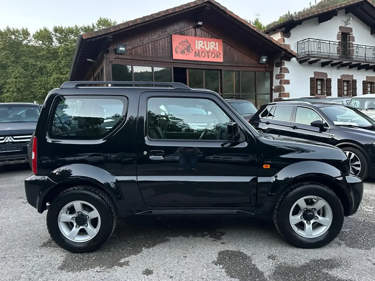 Suzuki Jimny 1.3 JX Noir - 1