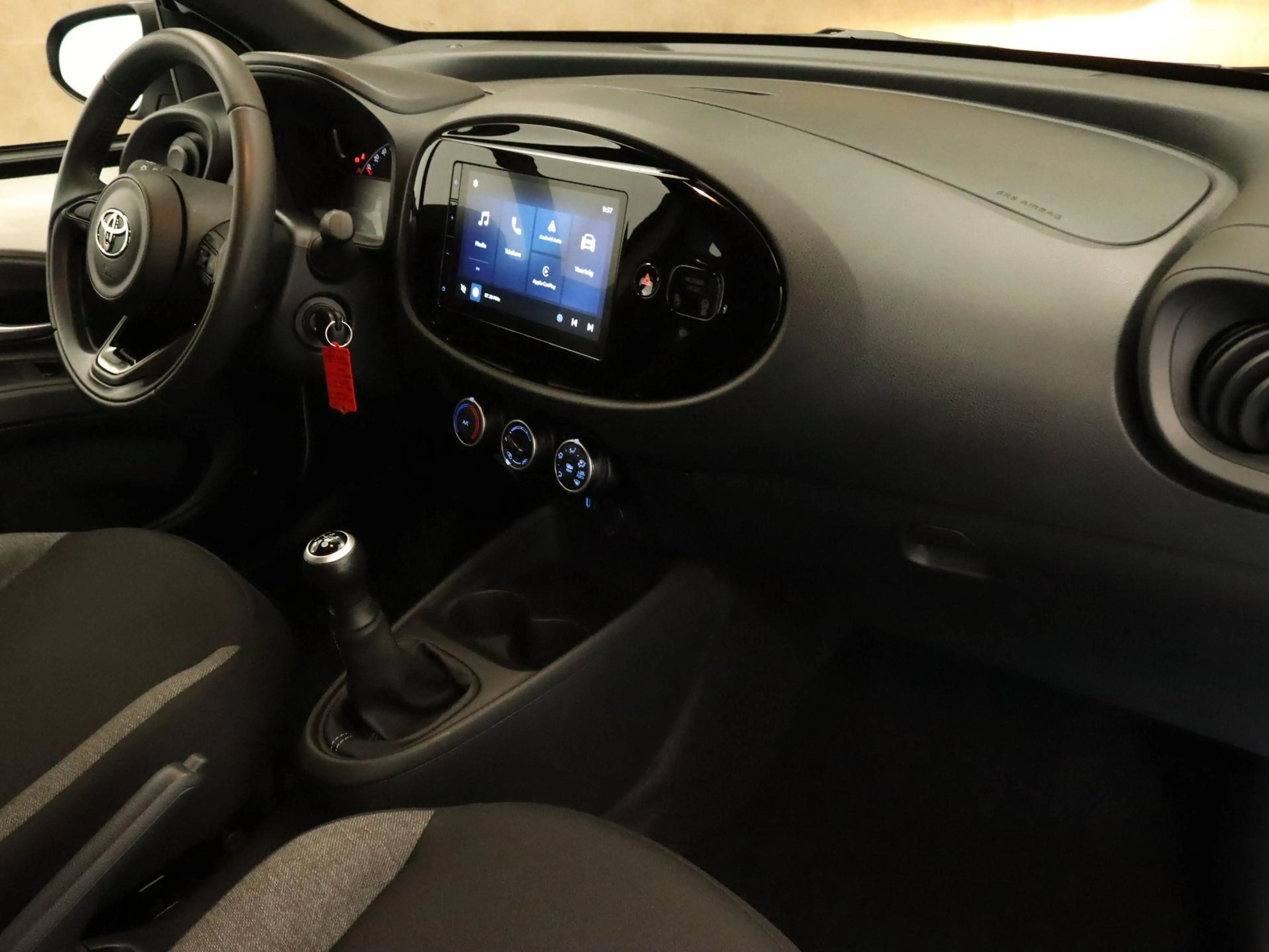 Toyota Aygo X 1.0 VVT-i MT Play - ORIGINEEL NEDERLANDSE AUTO -AC — photo 9