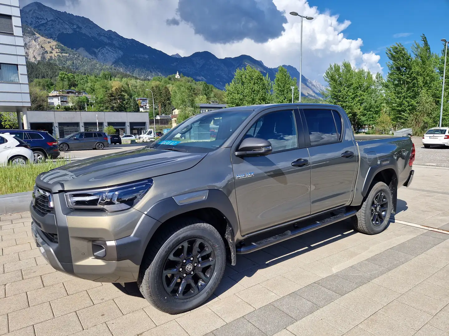 Toyota Hilux DK Invincible 4WD 2,8 D-4D Aut. Bronze - 1