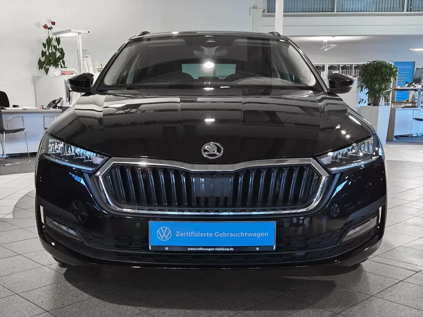 Skoda Octavia Combi 2.0 TDI Ambition DSG AHK Navi Schwarz - 2