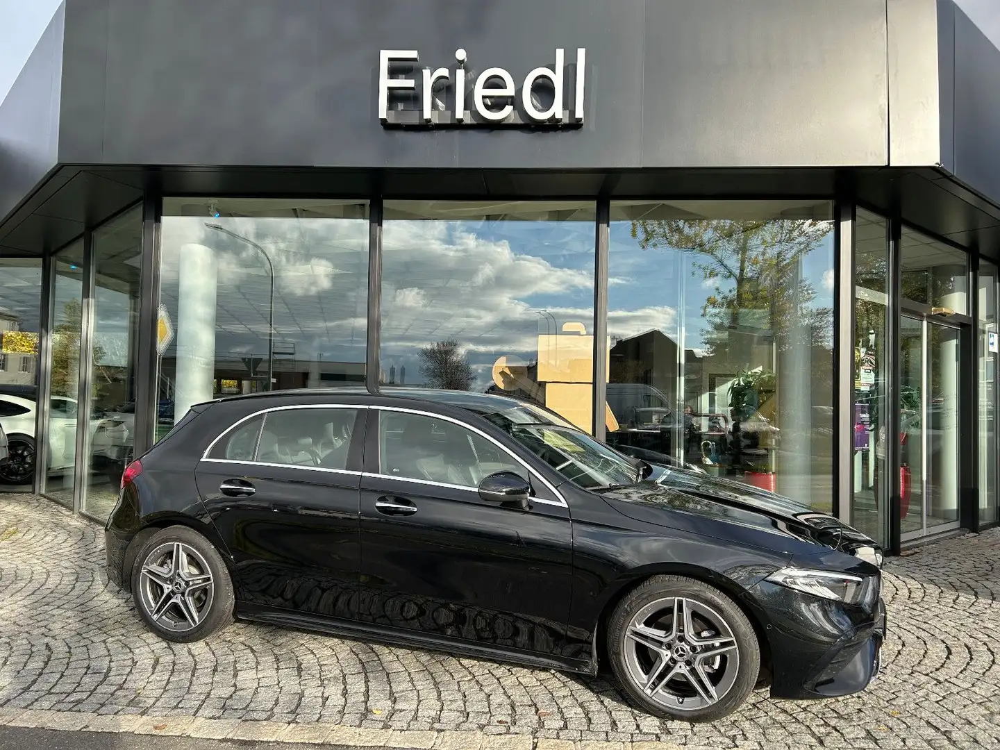 Mercedes-Benz A 200 AMG, Distronic, Kamera, LED, Noir - 2