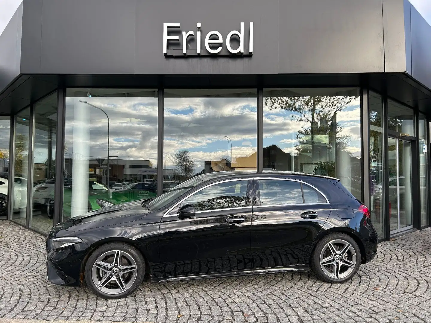 Mercedes-Benz A 200 AMG, Distronic, Kamera, LED, Noir - 1