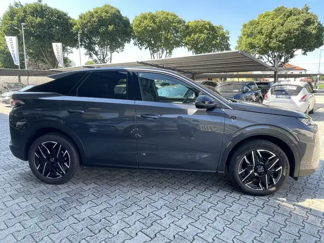 Peugeot 3008 view 4