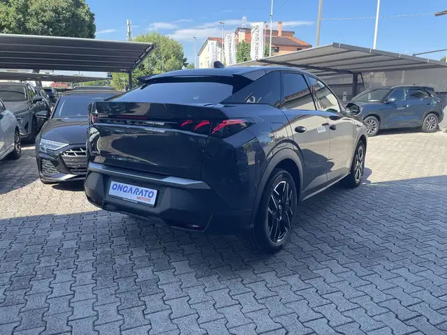 Peugeot 3008 view 5