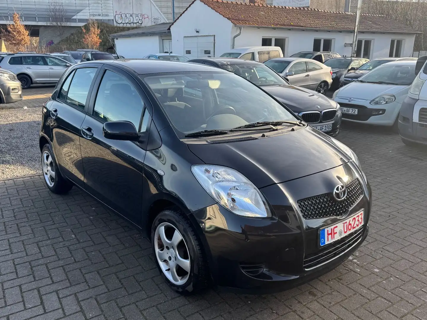 Toyota Yaris Klima 5 türig Schwarz - 1