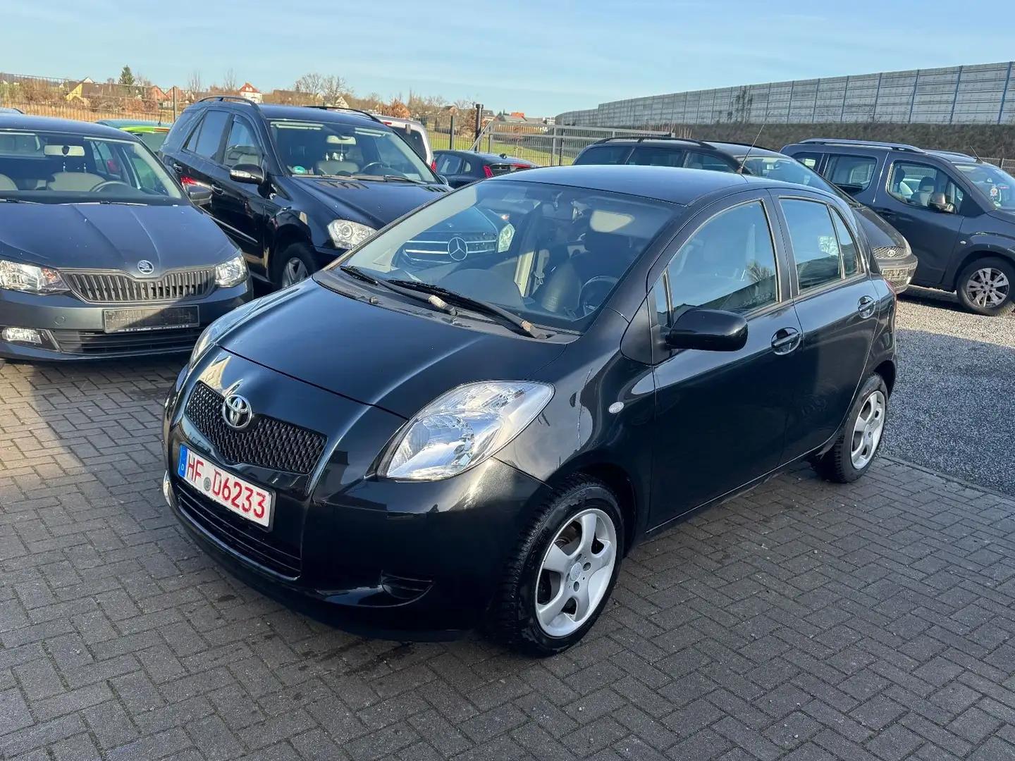 Toyota Yaris Klima 5 türig Schwarz - 2
