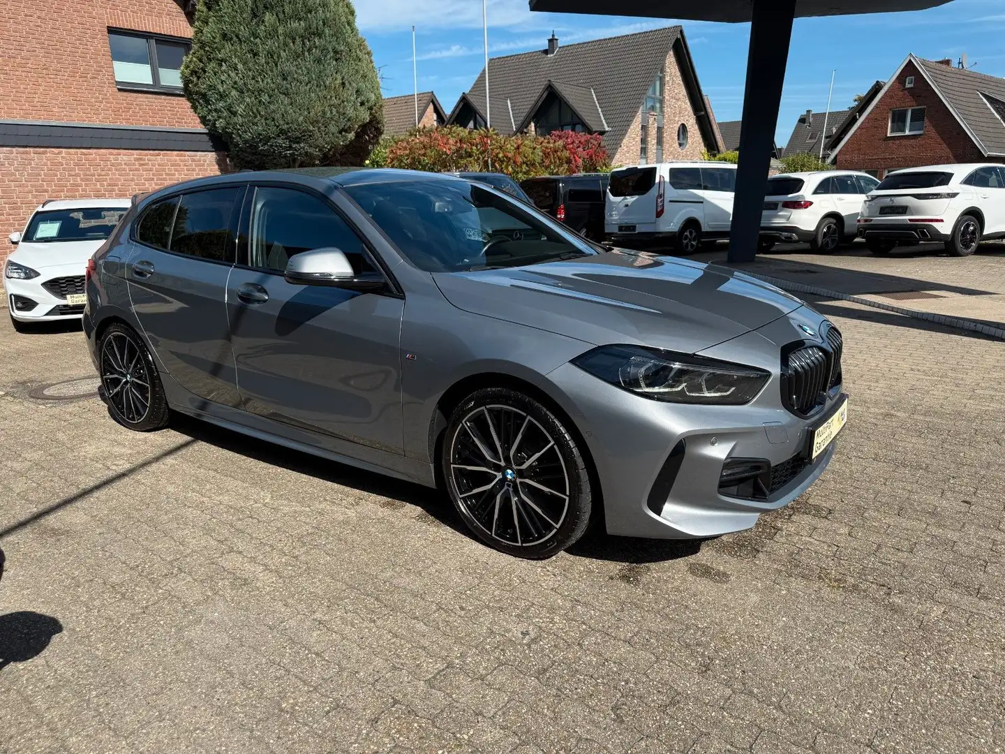 BMW 120 d xDrive M Sport Live Prof. 19" M Sitze Cam Grau - 2