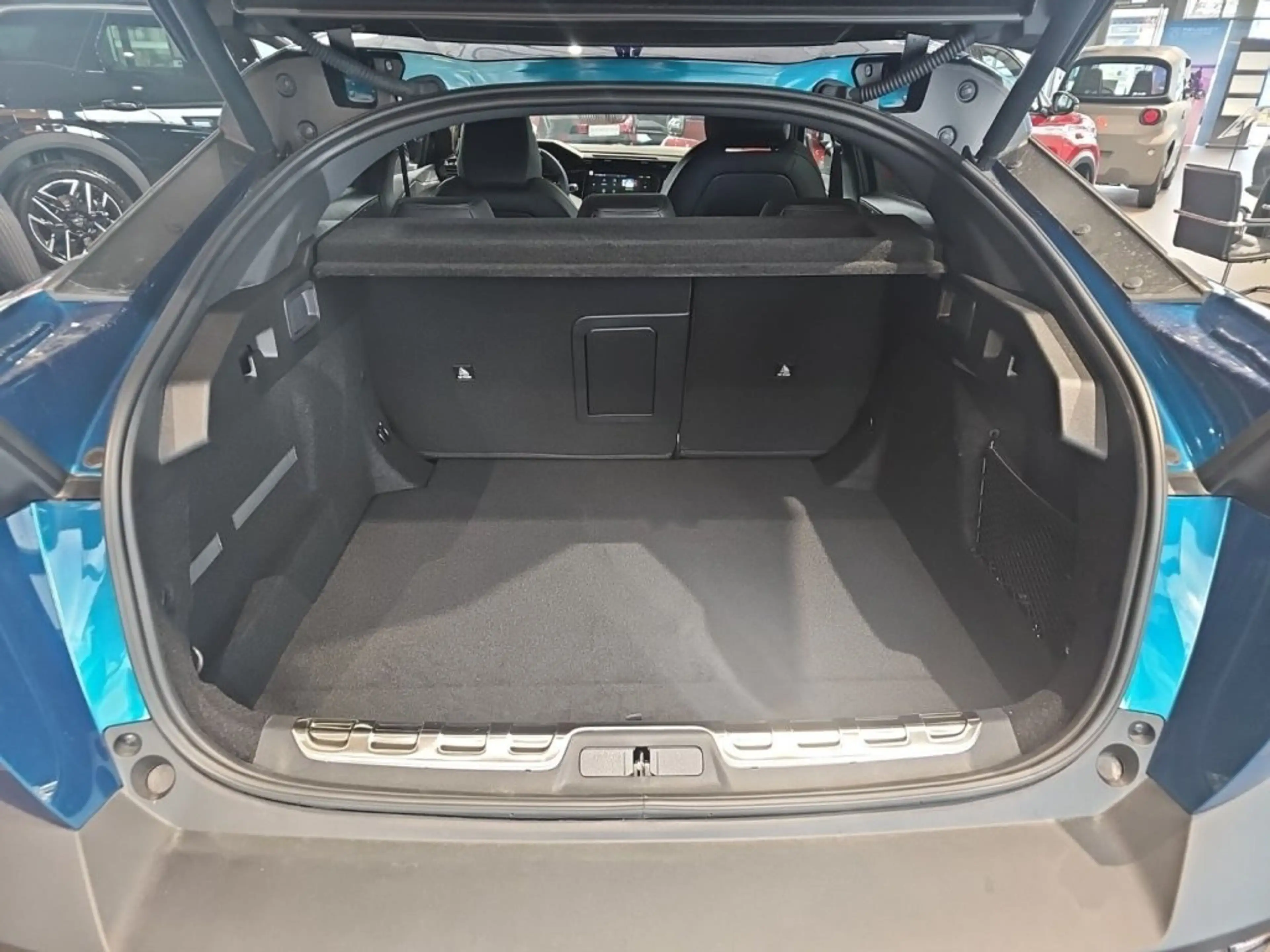 Peugeot 408 Hybrid 145 e-DCS6 GT — photo 13