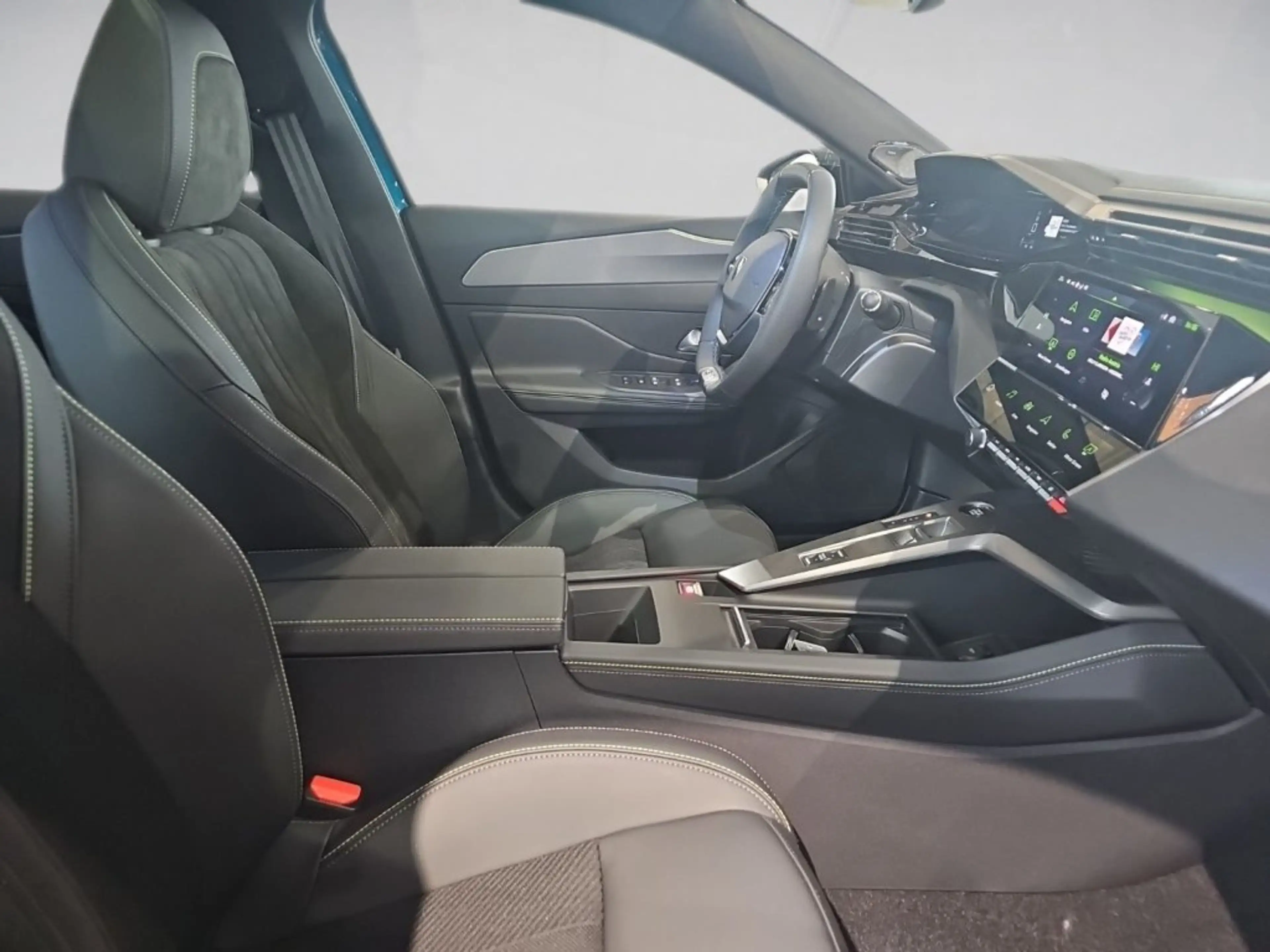 Peugeot 408 Hybrid 145 e-DCS6 GT — photo 12