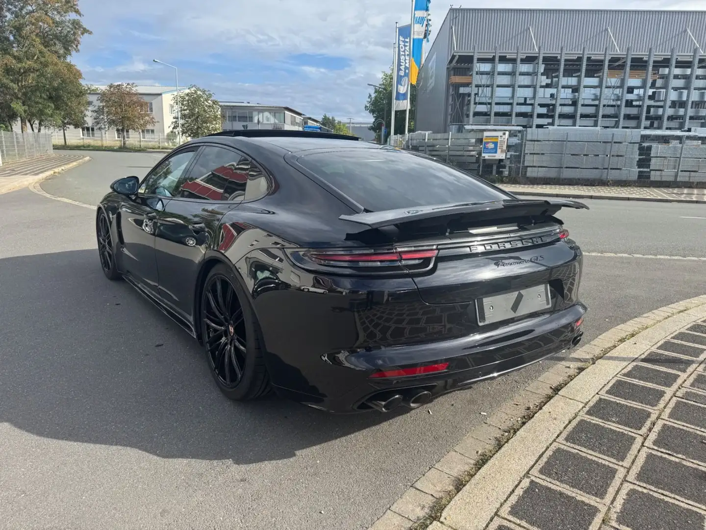 Porsche Panamera GTS Schwarz - 2