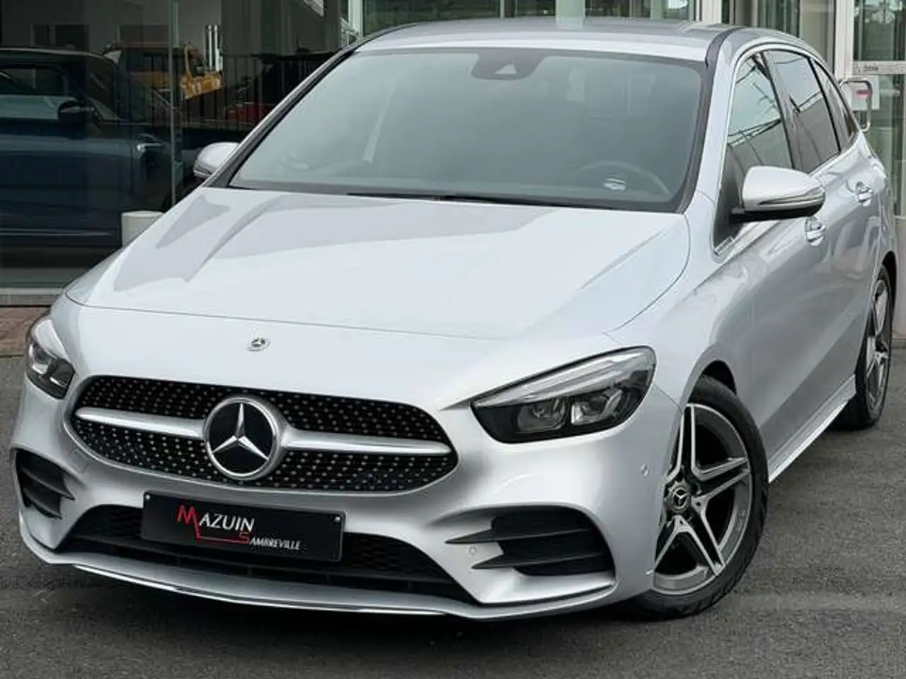 Mercedes-Benz B 180