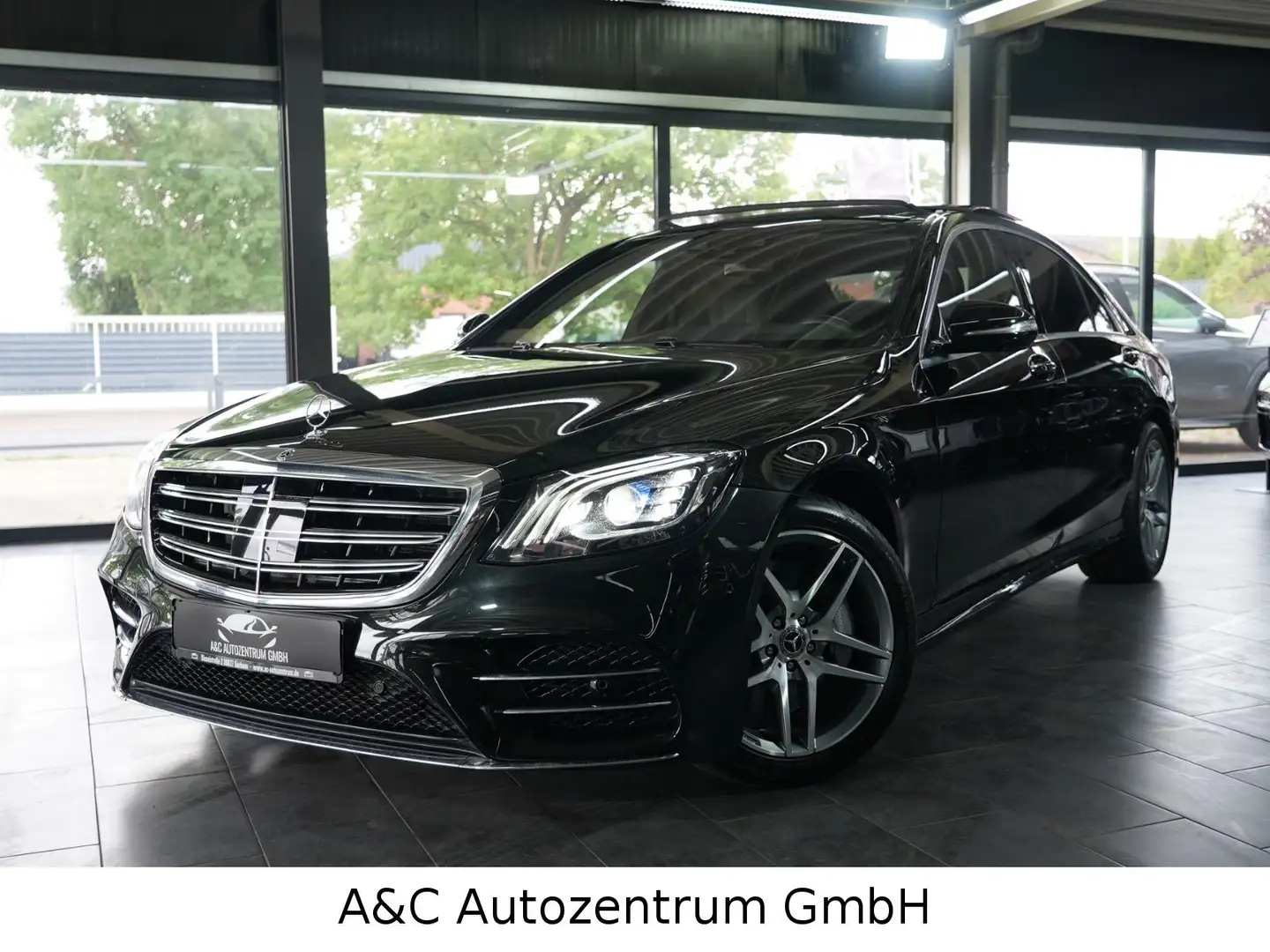Mercedes-Benz S 560 4Matic Lang AMG Line Chauffeur/TV Zwart - 2