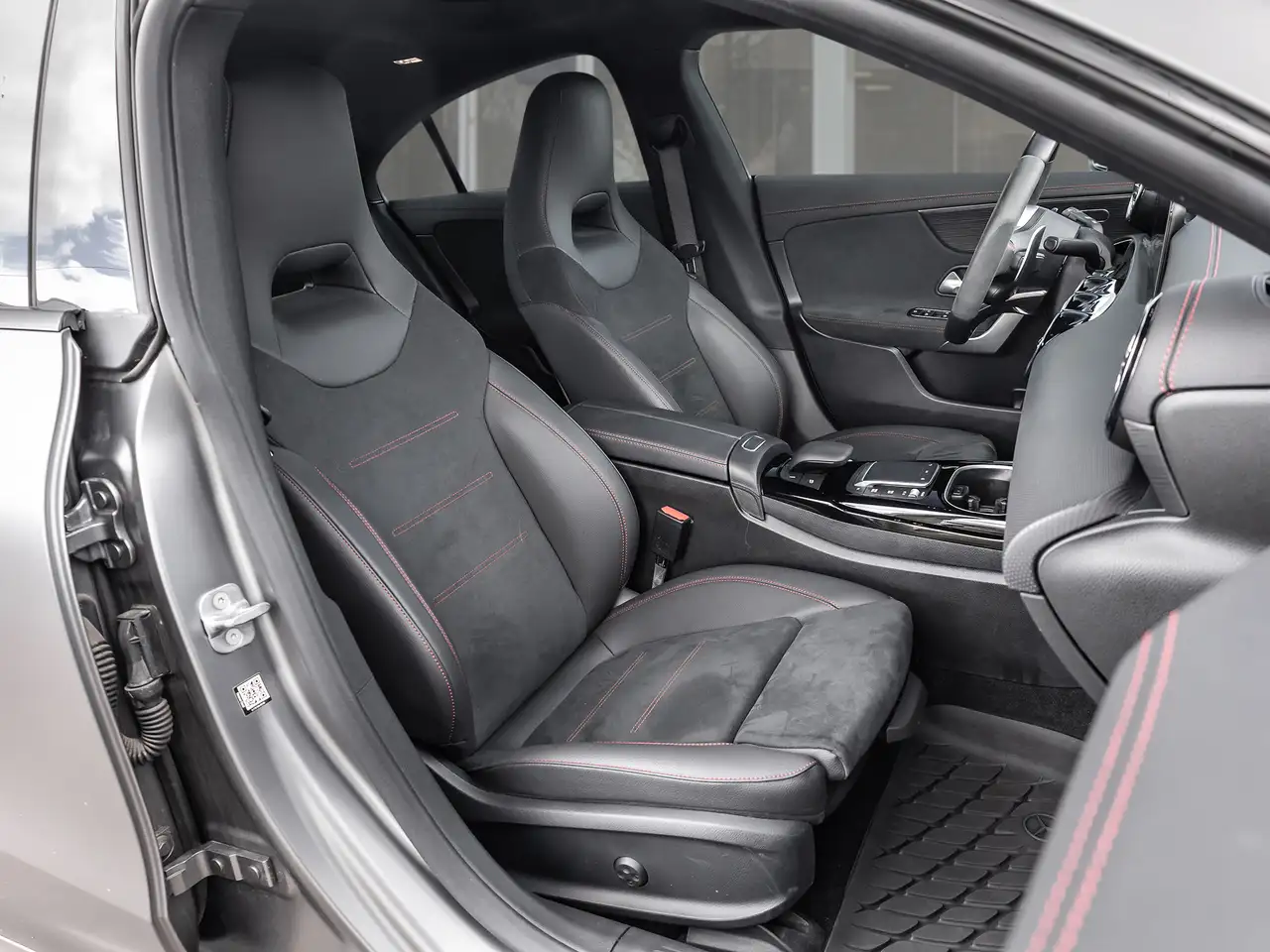 Mercedes-Benz CLA photo Mercedes-Benz CLA