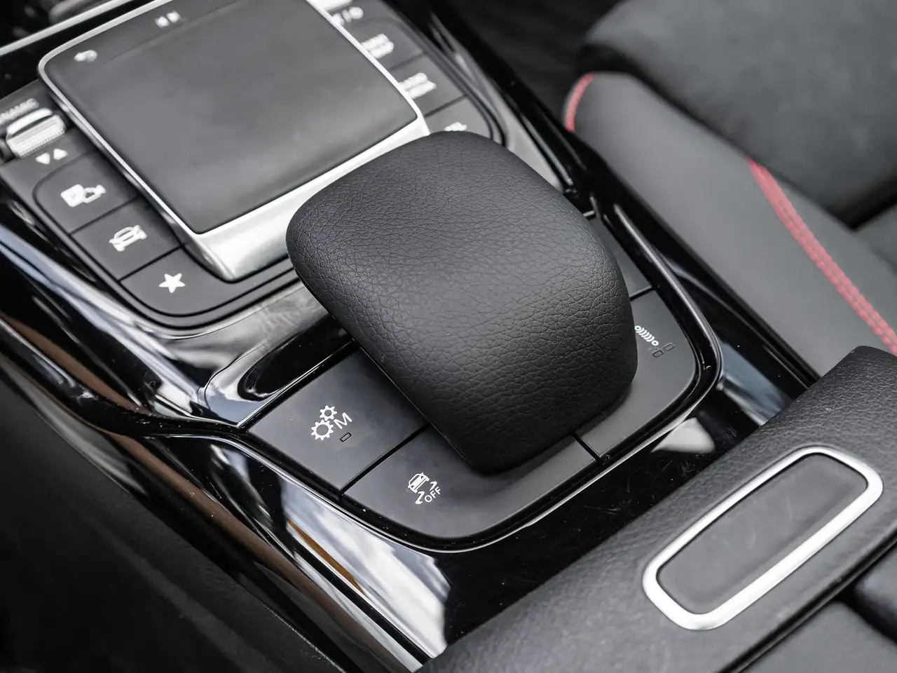 Mercedes-Benz CLA photo Mercedes-Benz CLA