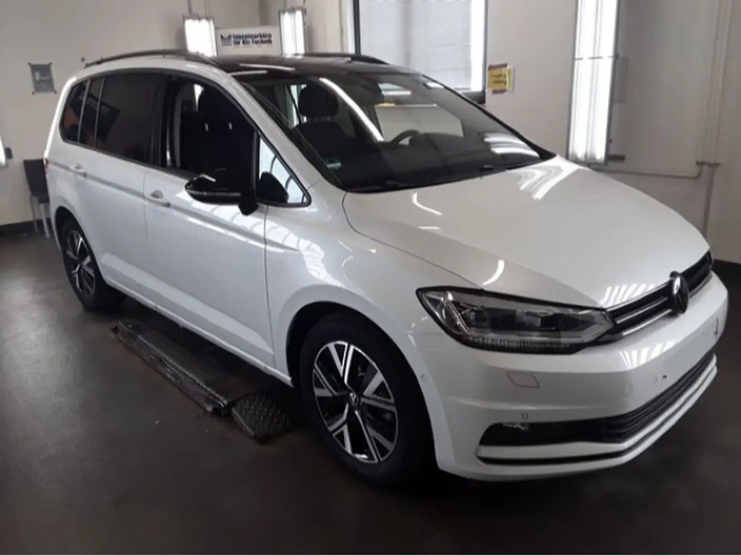 Volkswagen Touran 2.0 TDI DSG HIGHLINE UPE66 7-SITZE PANO S Weiß - 2