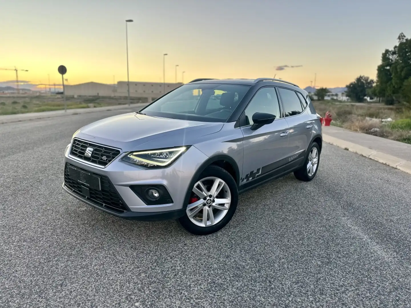 SEAT Arona 1.0 TSI Ecomotive S&S FR 115 Gris - 1