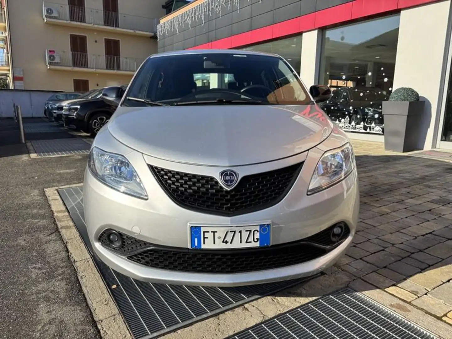 Lancia Ypsilon 1.2 69 CV 5 porte Gold Argento - 2