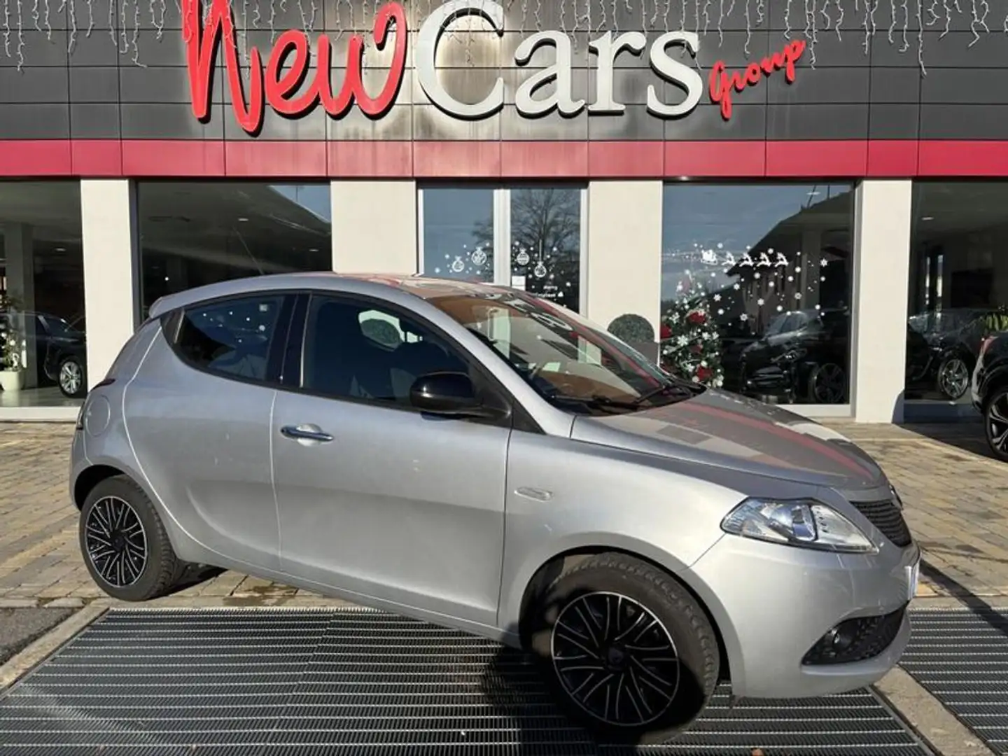 Lancia Ypsilon 1.2 69 CV 5 porte Gold Argento - 1