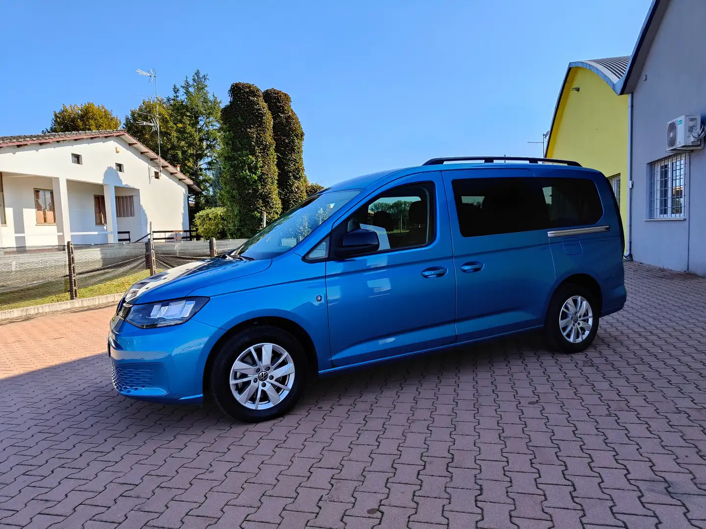 Volkswagen Caddy 2.0 TDI 102 CV SPACE MAXI Posti 7 Km 50.500 Bleu - 2