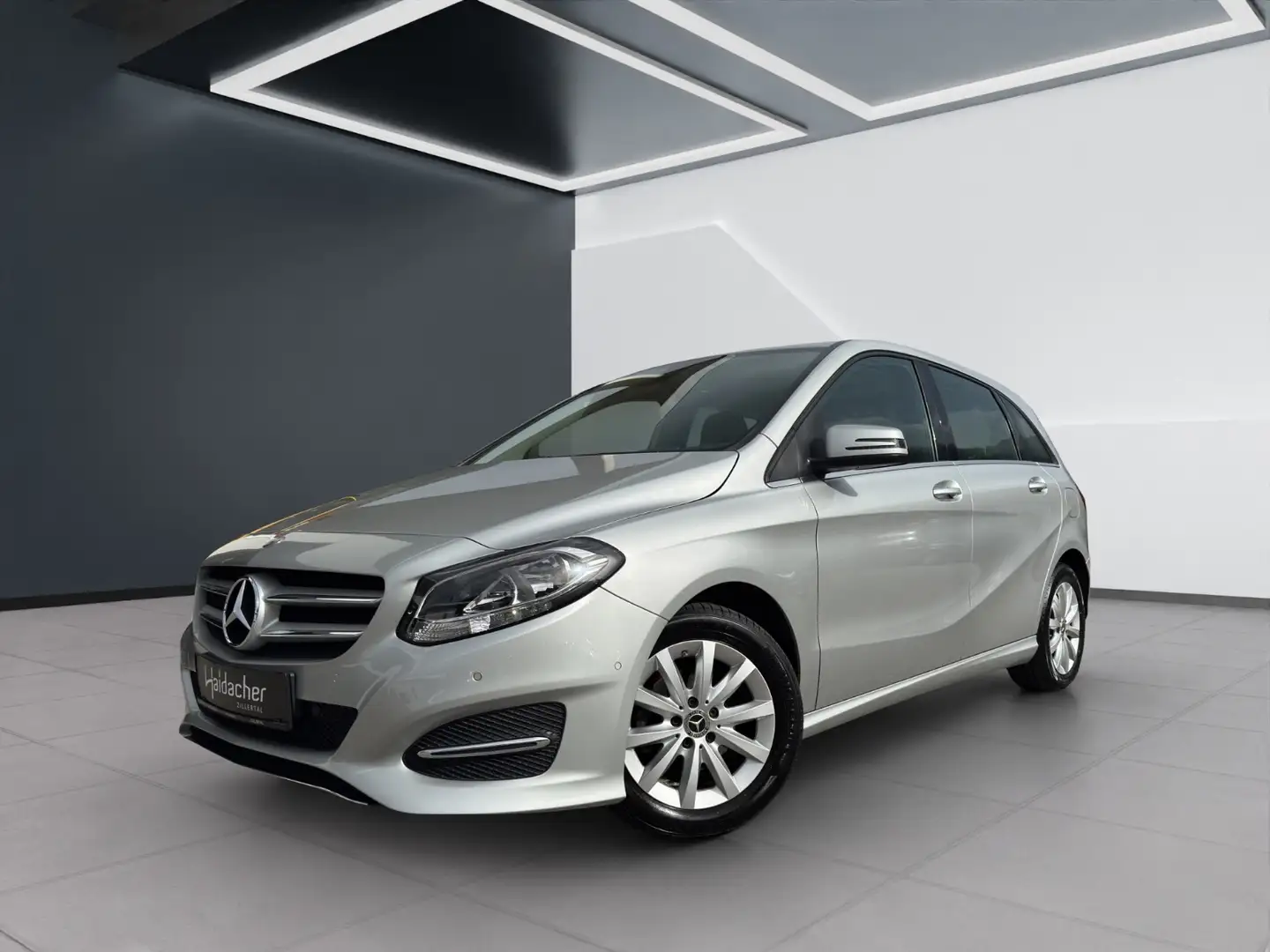 Mercedes-Benz B 180 d Sports Tourer Style AHK PTS Shz KeyGo Grau - 2