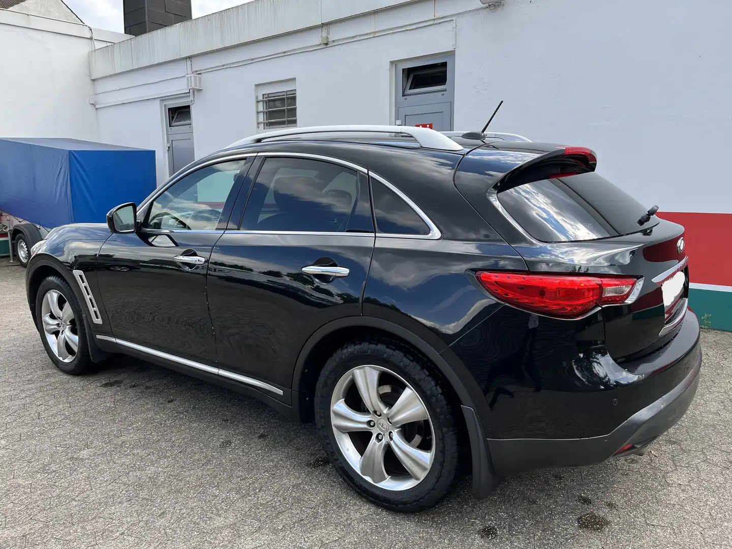 Infiniti FX FX37 AWD Aut. GT Schwarz - 2