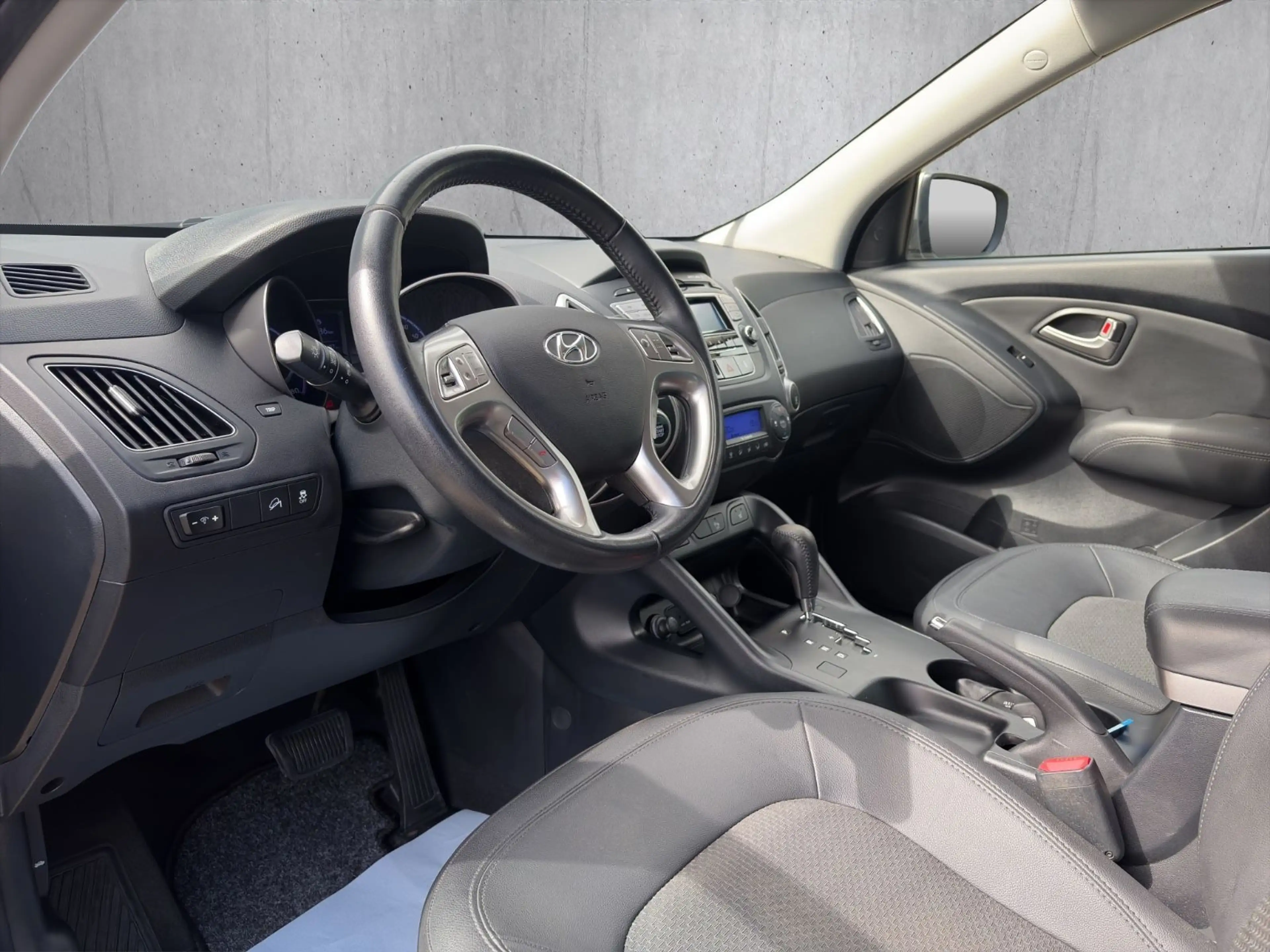 Hyundai iX35 Style 2WD PDC/AHK/KLIMAA/BLUETOOTH/SHZ — photo 12