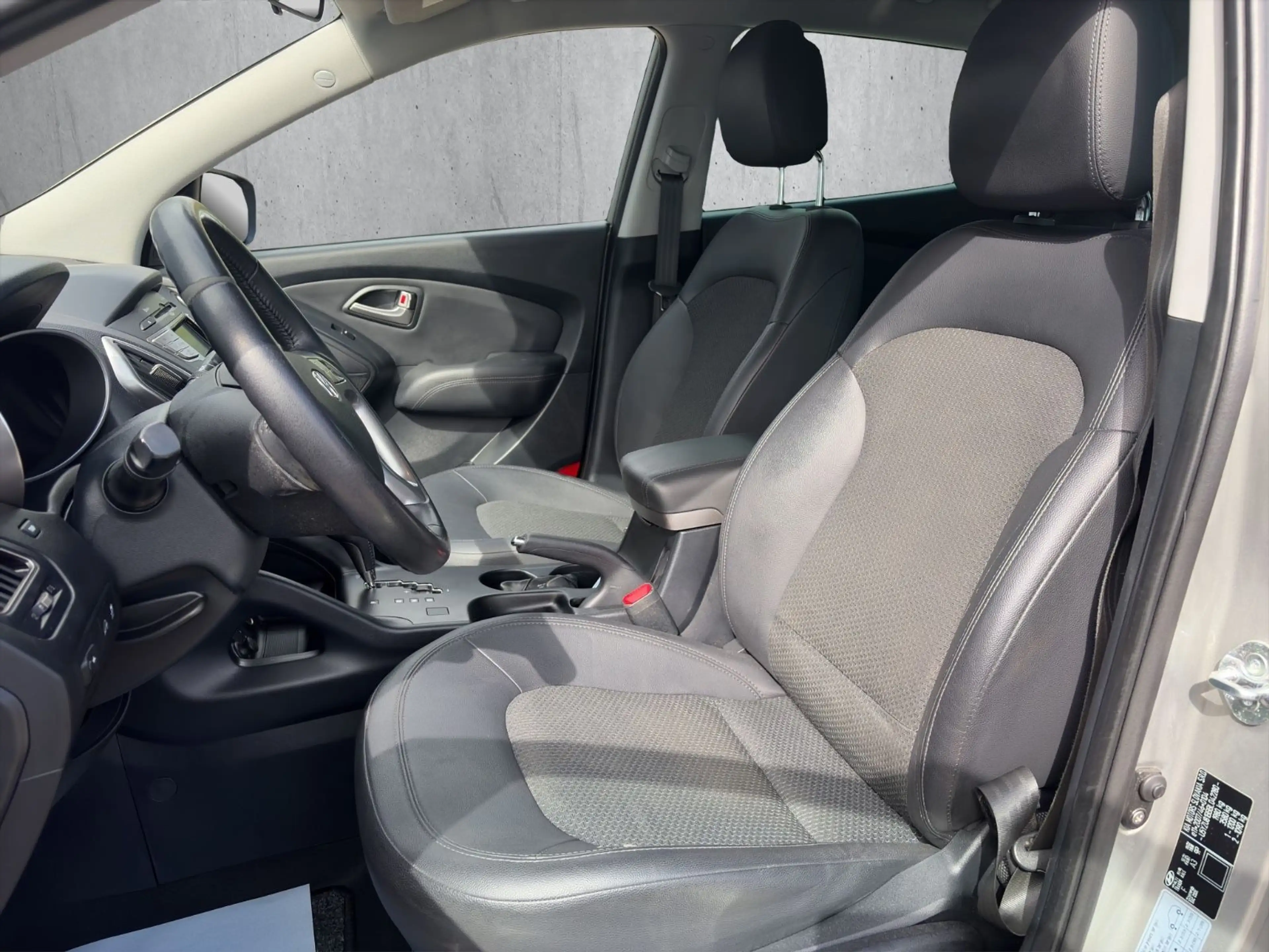 Hyundai iX35 Style 2WD PDC/AHK/KLIMAA/BLUETOOTH/SHZ — photo 11