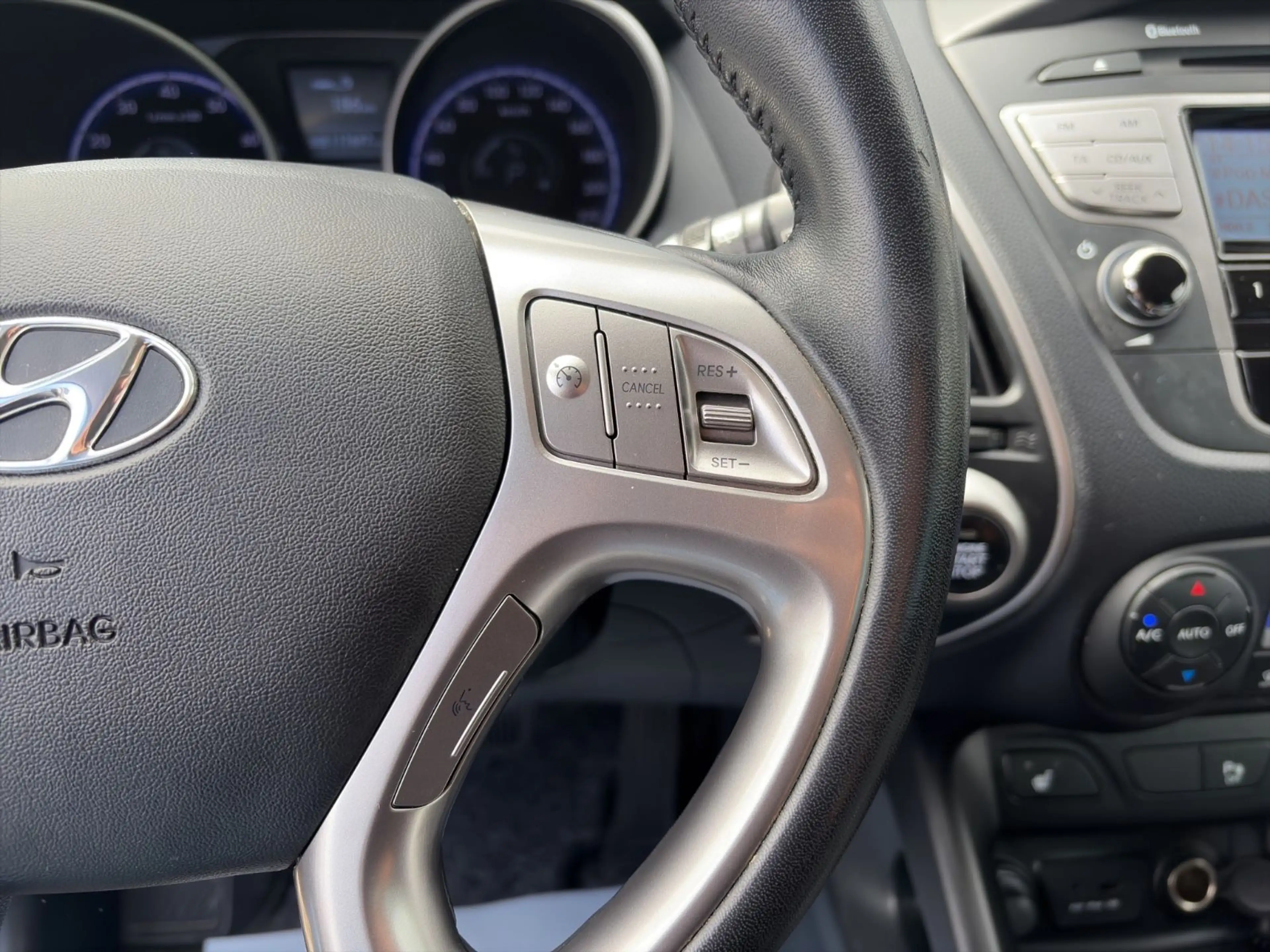 Hyundai iX35 Style 2WD PDC/AHK/KLIMAA/BLUETOOTH/SHZ — photo 15