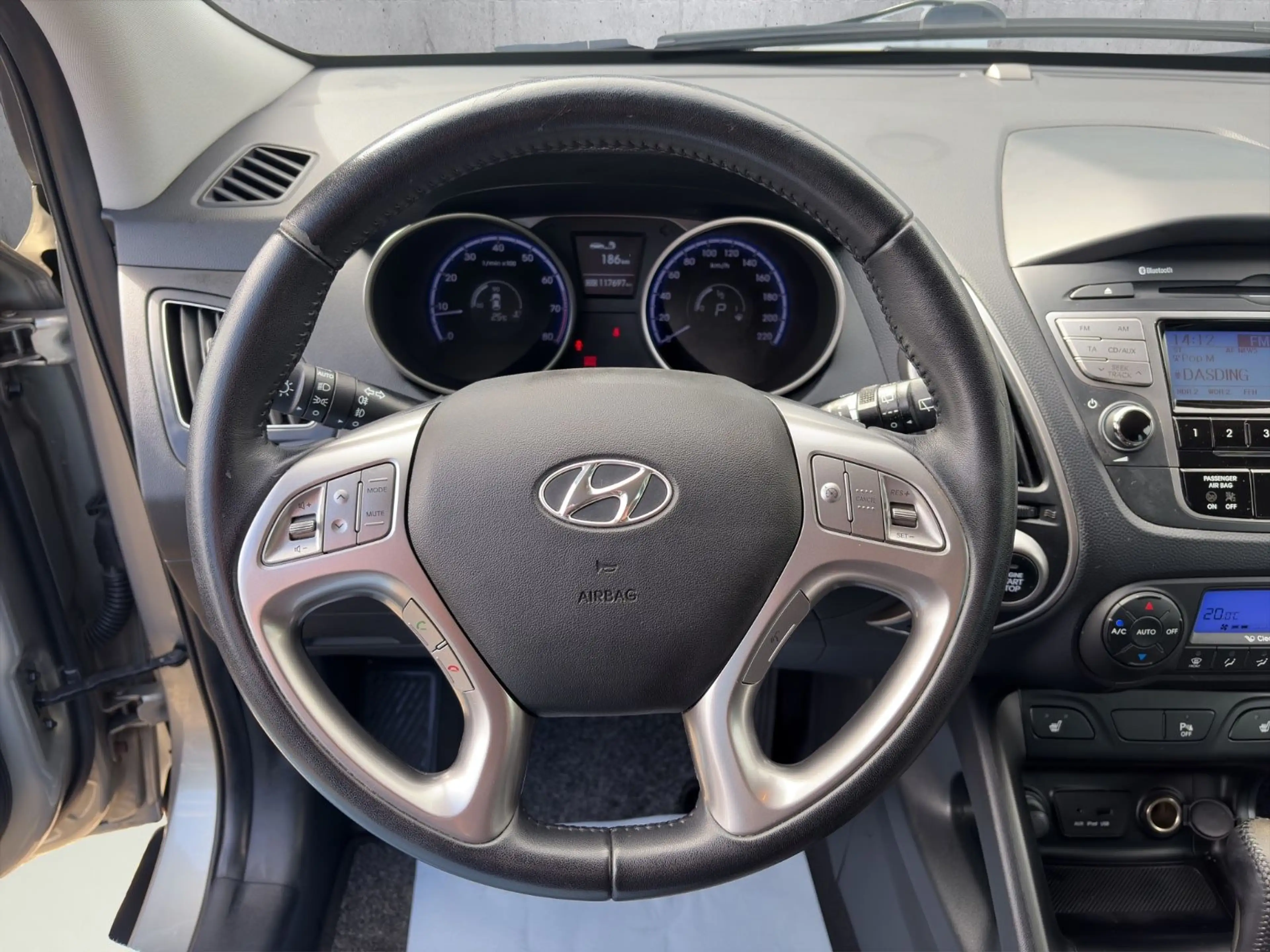 Hyundai iX35 Style 2WD PDC/AHK/KLIMAA/BLUETOOTH/SHZ — photo 13