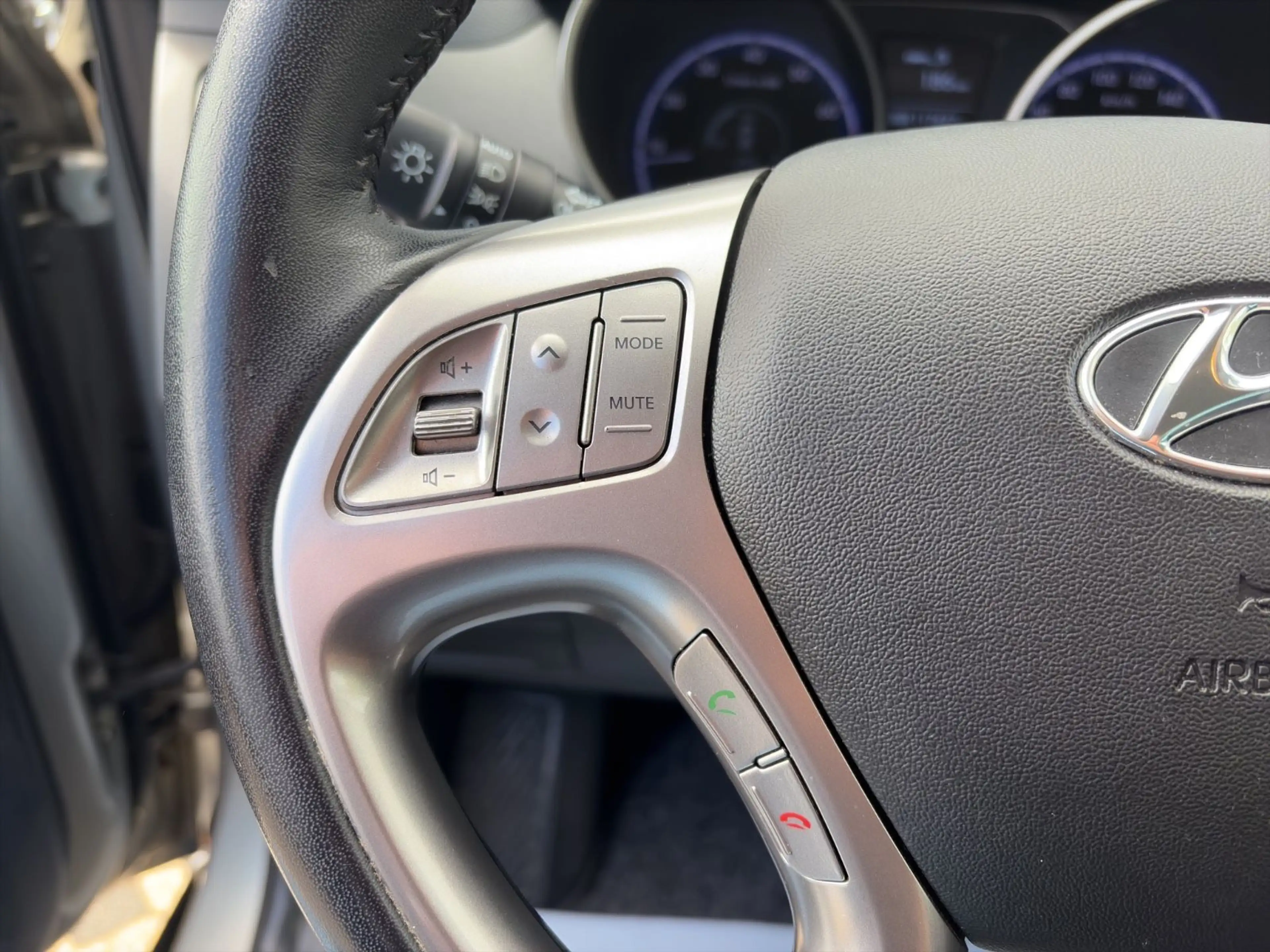 Hyundai iX35 Style 2WD PDC/AHK/KLIMAA/BLUETOOTH/SHZ — photo 14