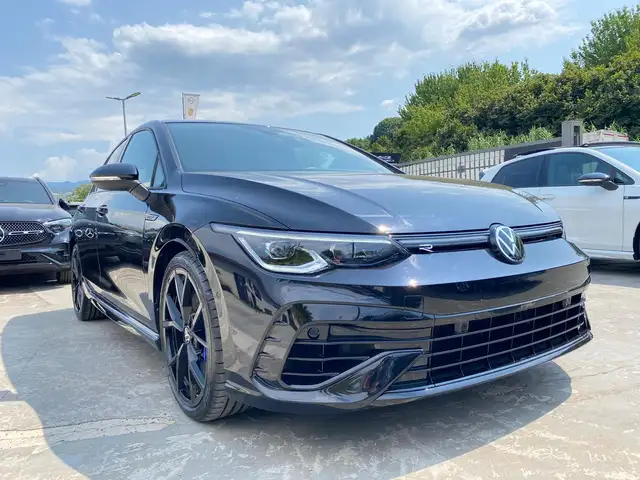 Volkswagen Golf view 4