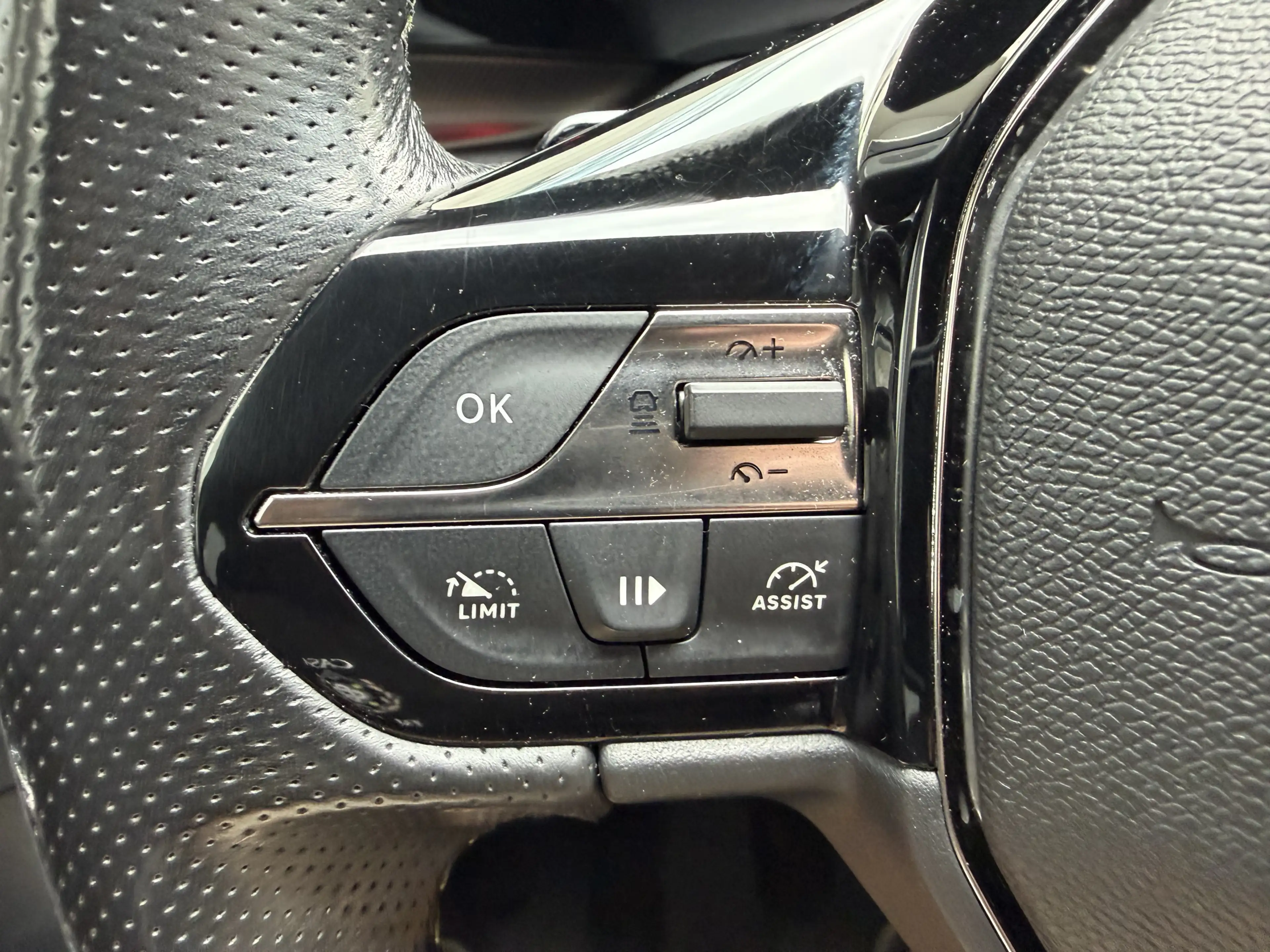 Peugeot 308 GT-Line LED VirtualCockpit Rü-Kamera Massage — photo 35