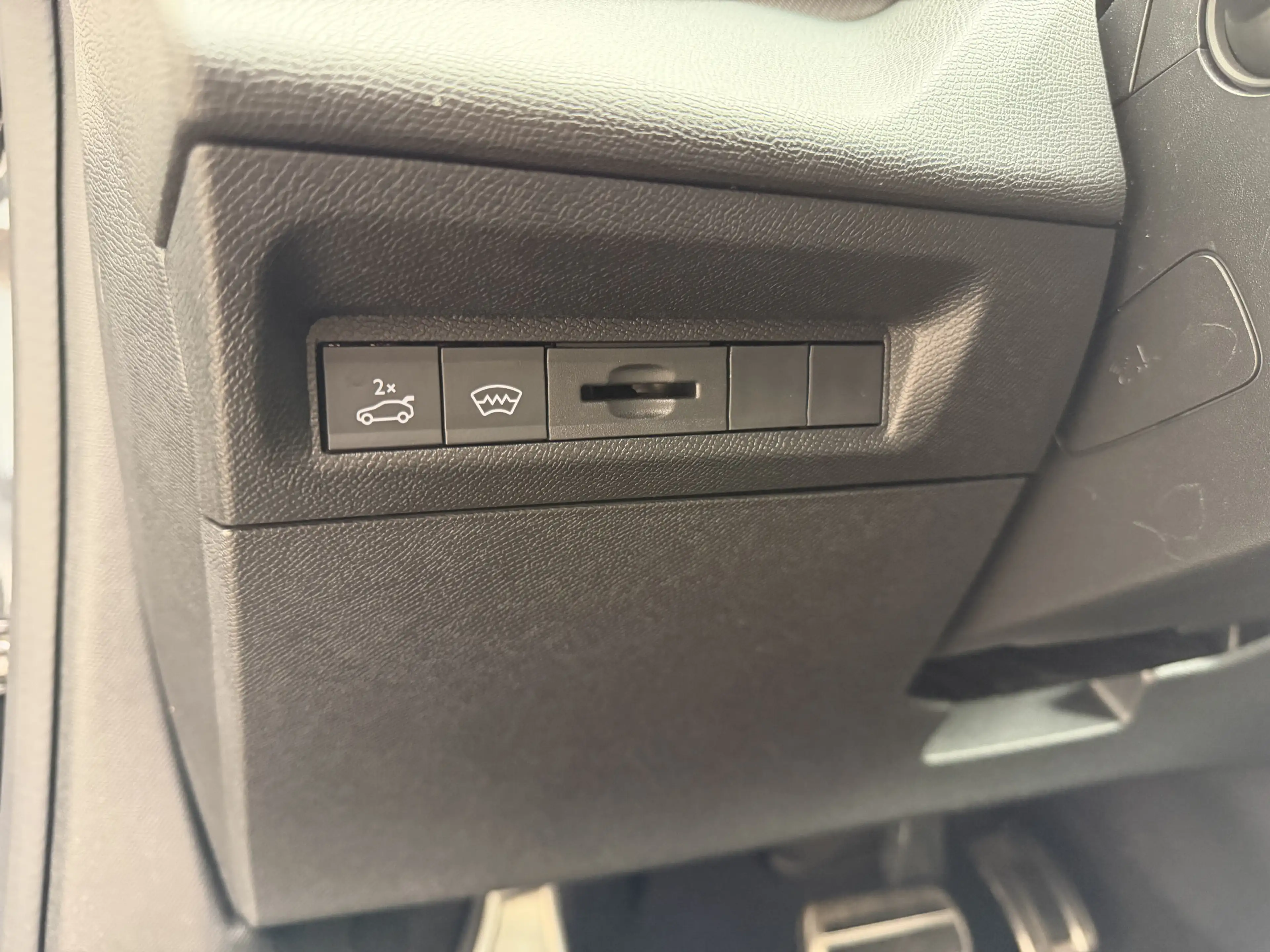 Peugeot 308 GT-Line LED VirtualCockpit Rü-Kamera Massage — photo 34