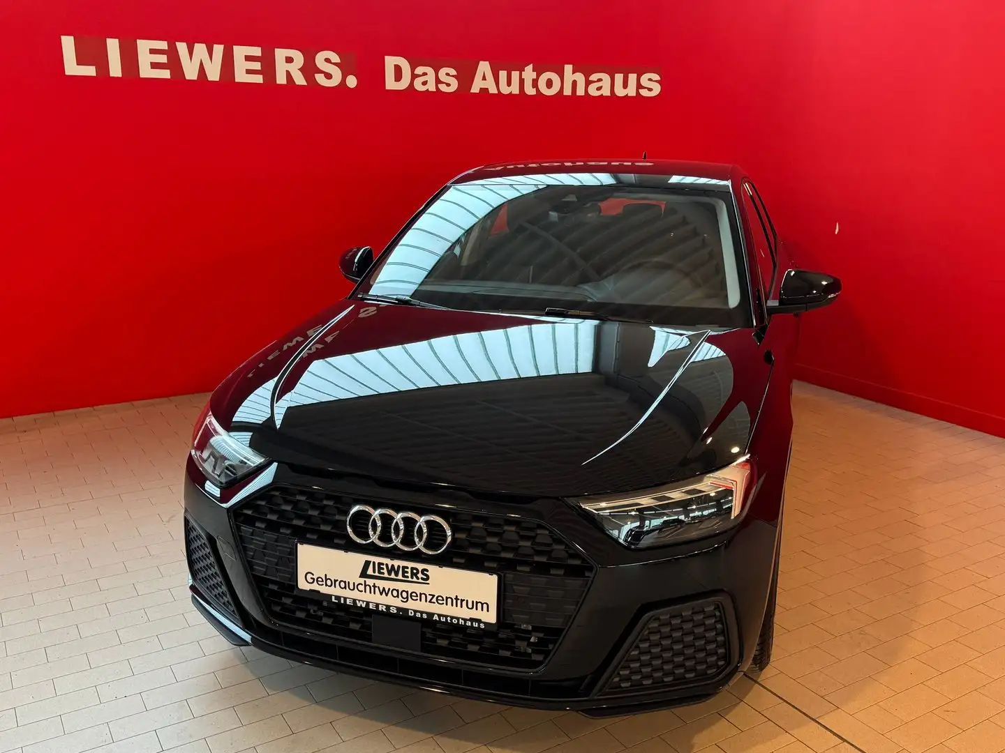 Audi A1 25 TFSI intense Schwarz - 1