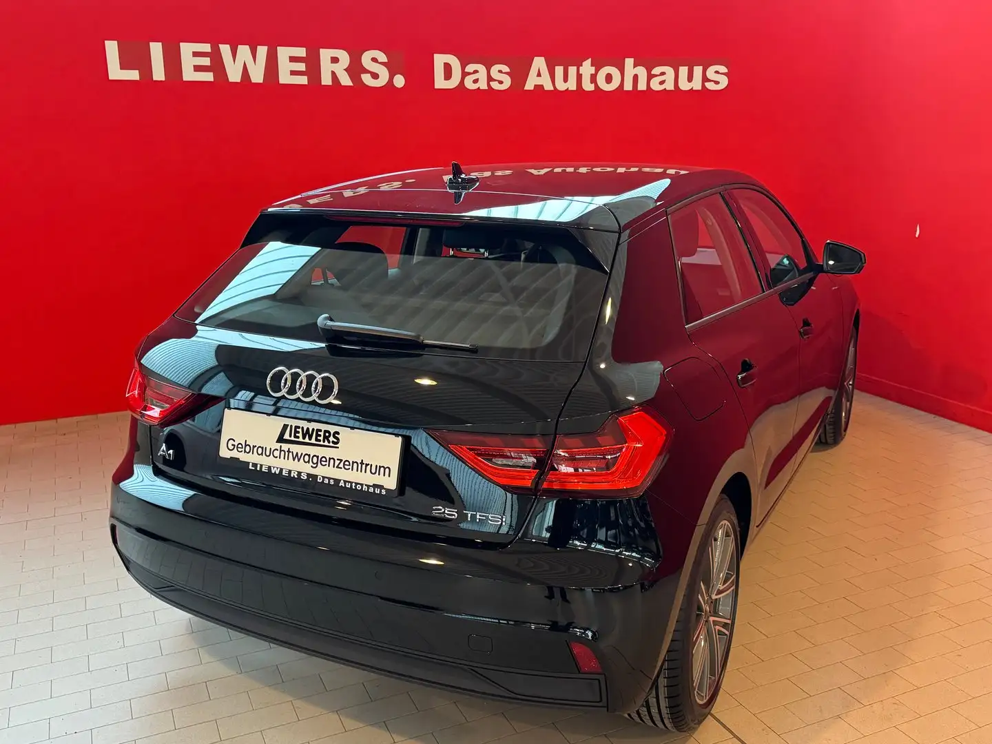 Audi A1 25 TFSI intense Schwarz - 2
