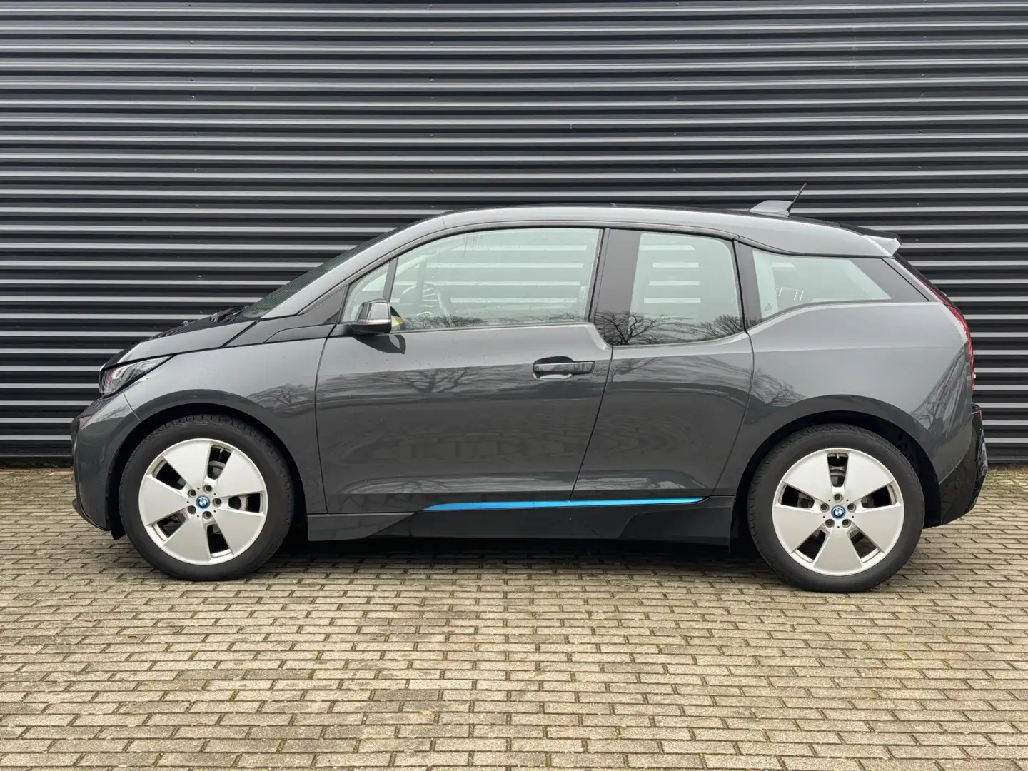 BMW i3 Comfort Advance 22 kWh | 81%SOH | PANO | Leder | H Grau - 2