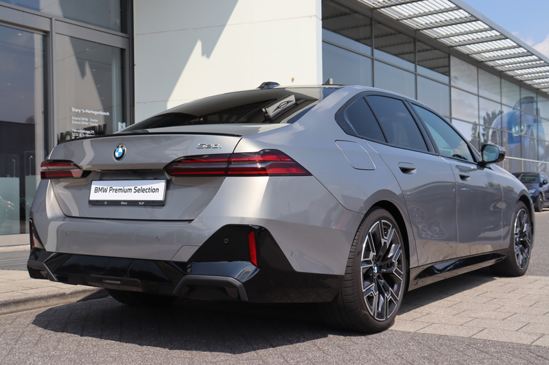 BMW 520 5 Serie 520i M Sport Automaat / Panoramadak / Trek — photo 9