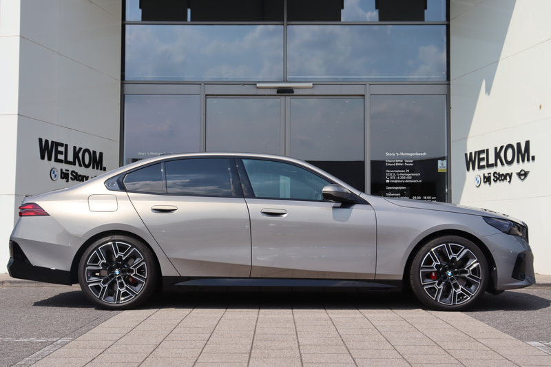 BMW 520 5 Serie 520i M Sport Automaat / Panoramadak / Trek — photo 8