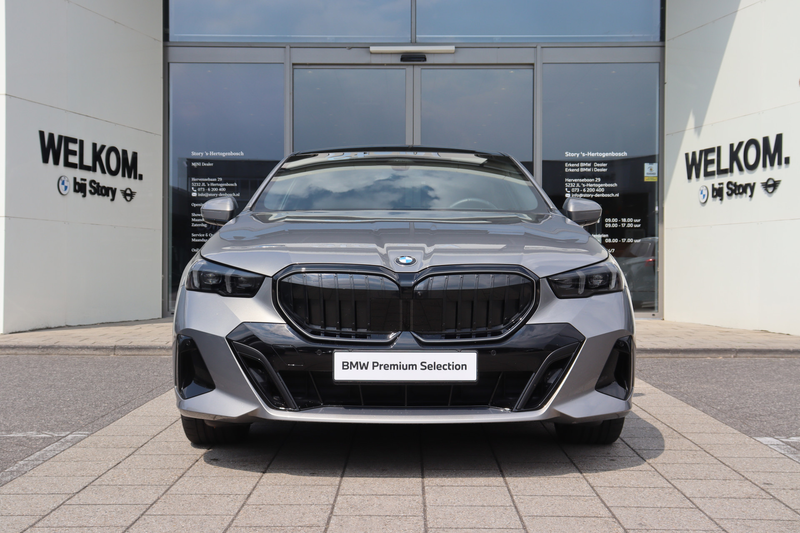 BMW 520 5 Serie 520i M Sport Automaat / Panoramadak / Trek — photo 2