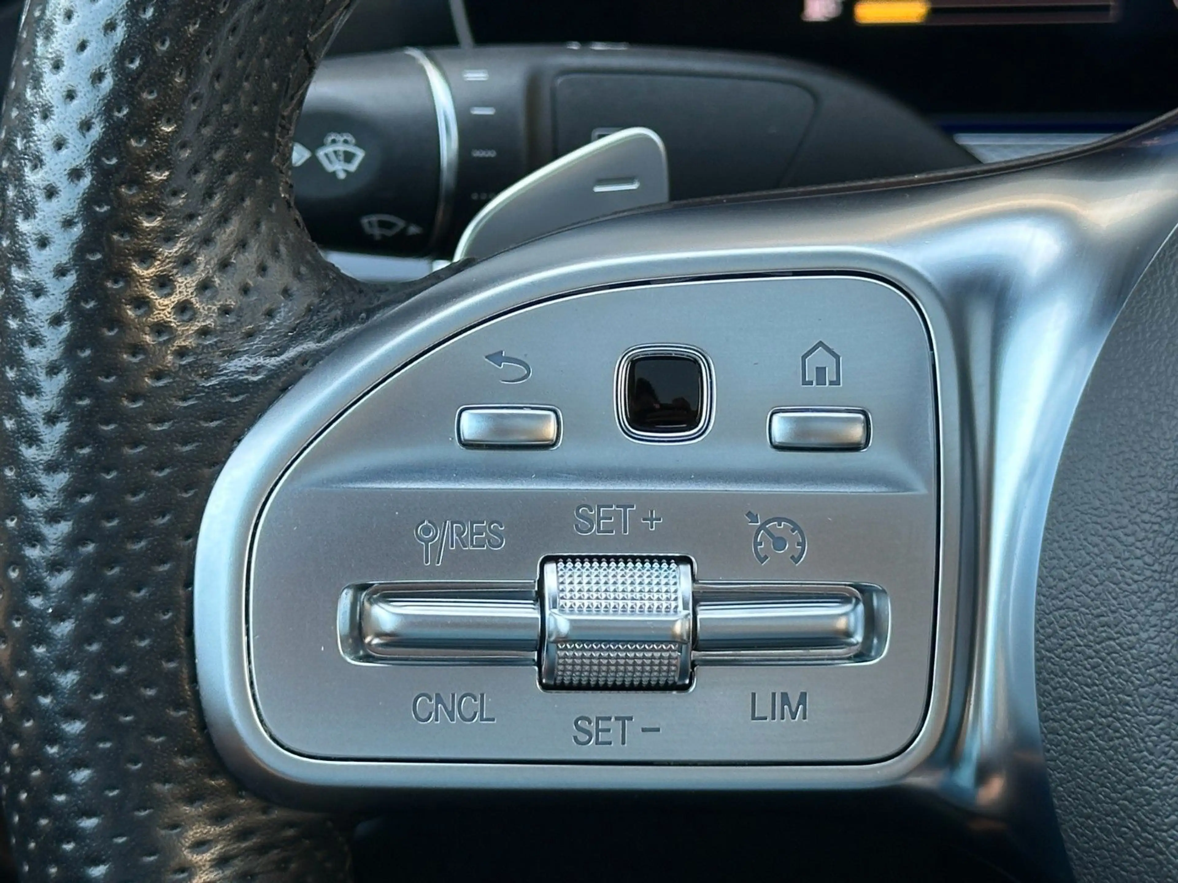 Mercedes-Benz E 350 *AMG*NUR. 30 TKM*PANO*MEMORY*M-BEAM*KAMERA* — photo 10