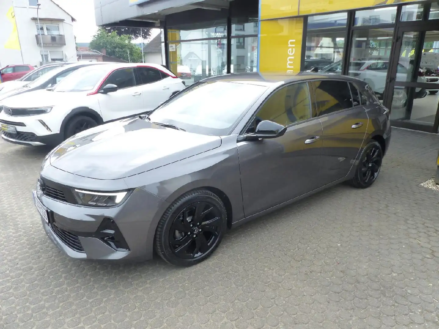 Opel Astra GS Line Schwarz - 2