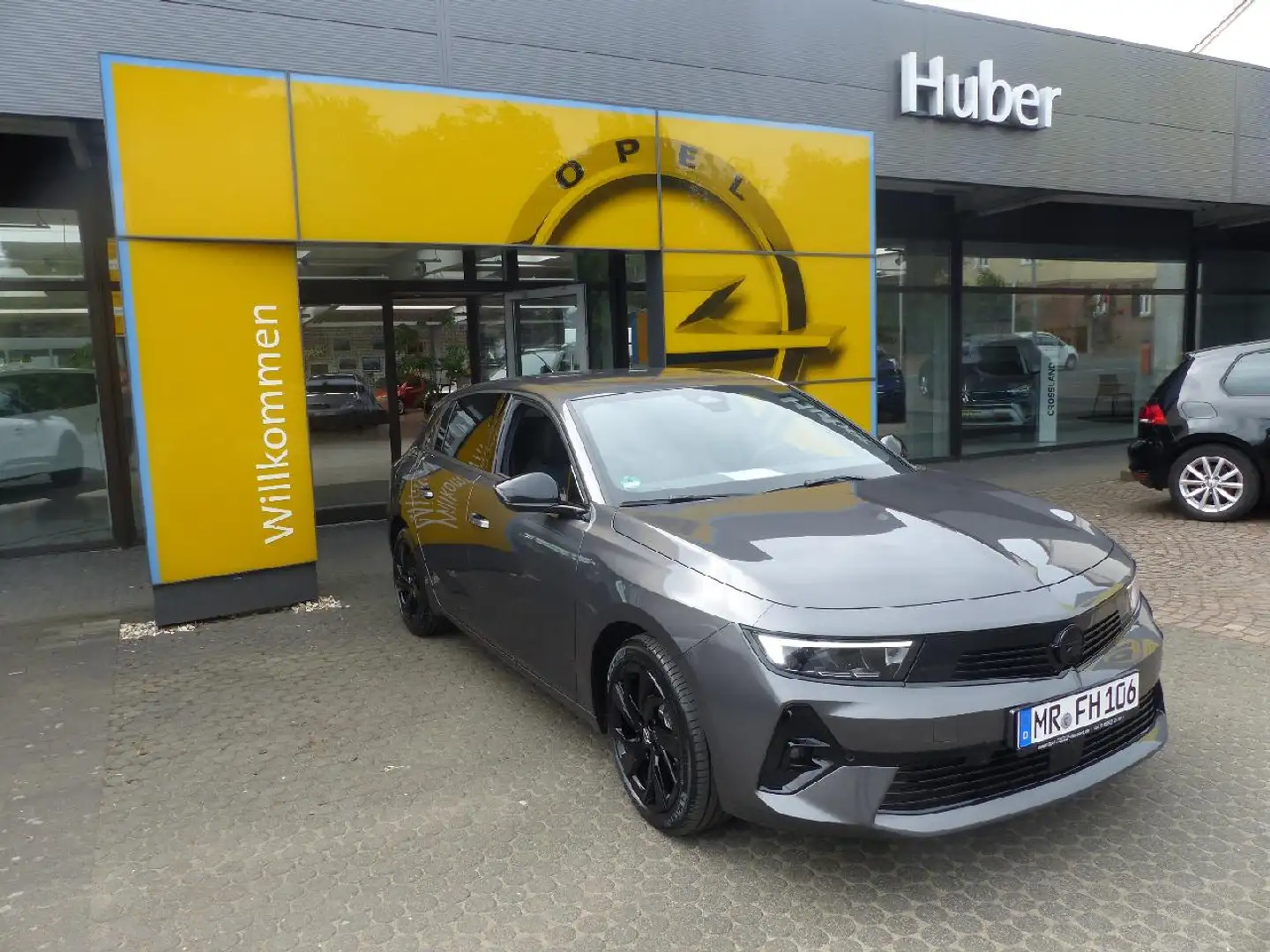 Opel Astra GS Line Schwarz - 1