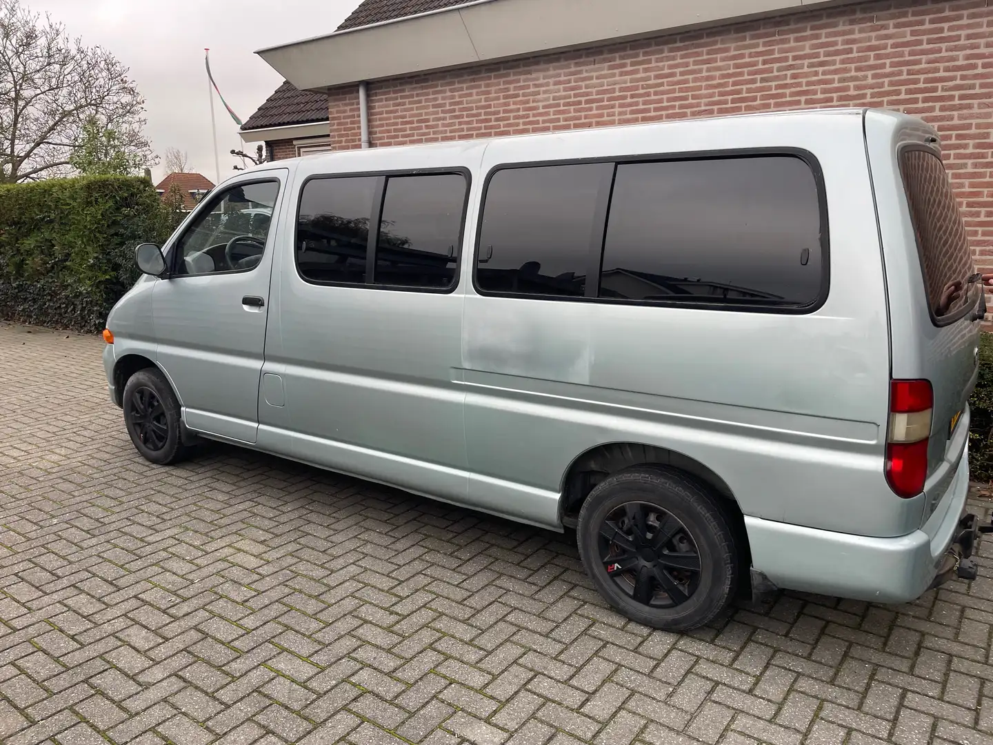 Toyota Hiace 2,4 benzine Zelená - 2