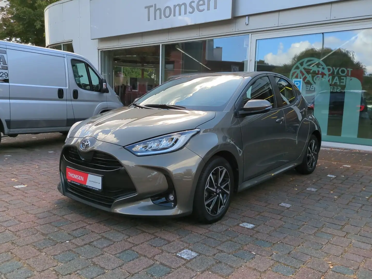 Toyota Yaris 1.5 D Team Deutschland Navi ACC LED SpurH Braun - 2