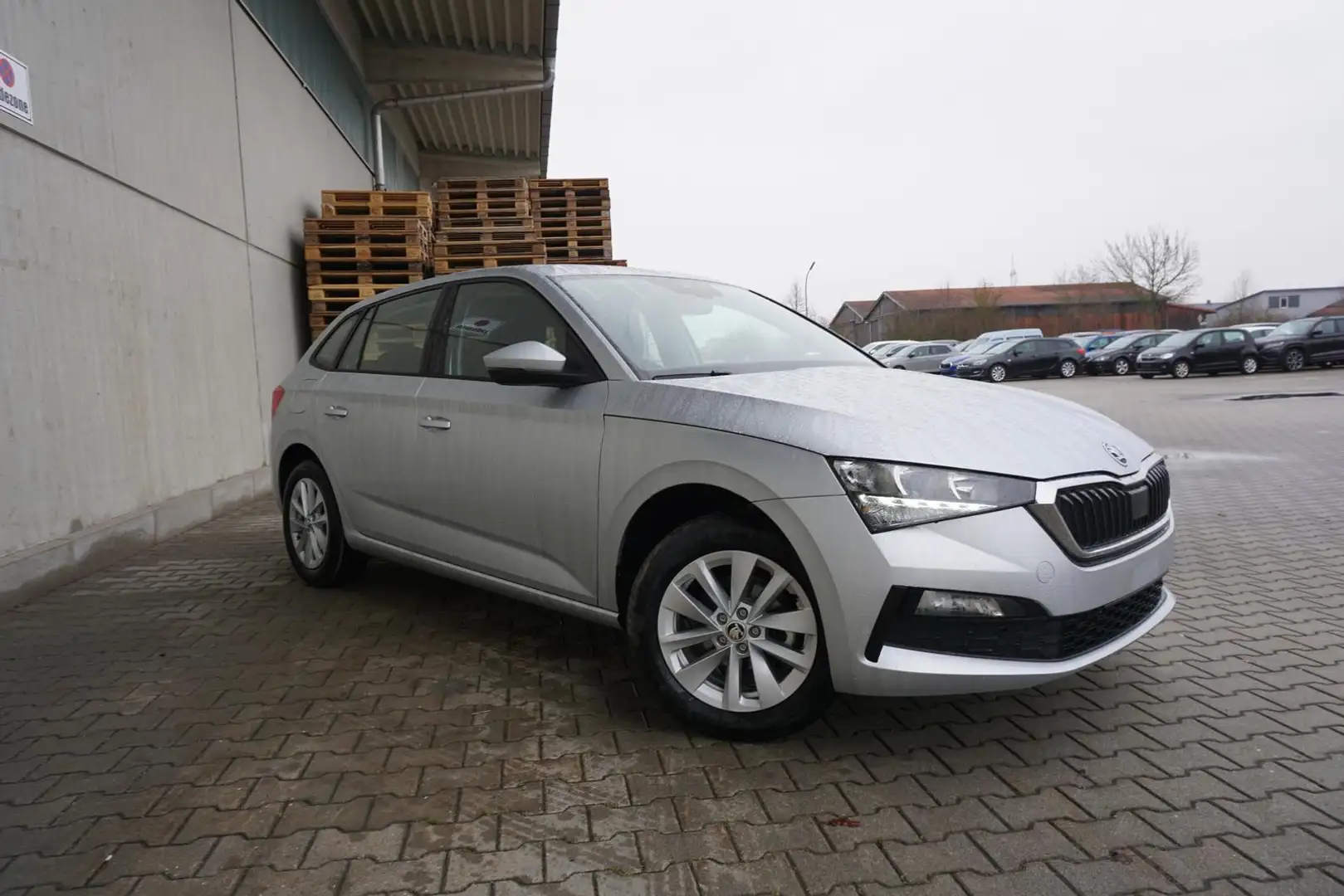 Skoda Scala 1.0TSI Amb. DSG Navi/MirrorL Kamera LED Zilver - 1