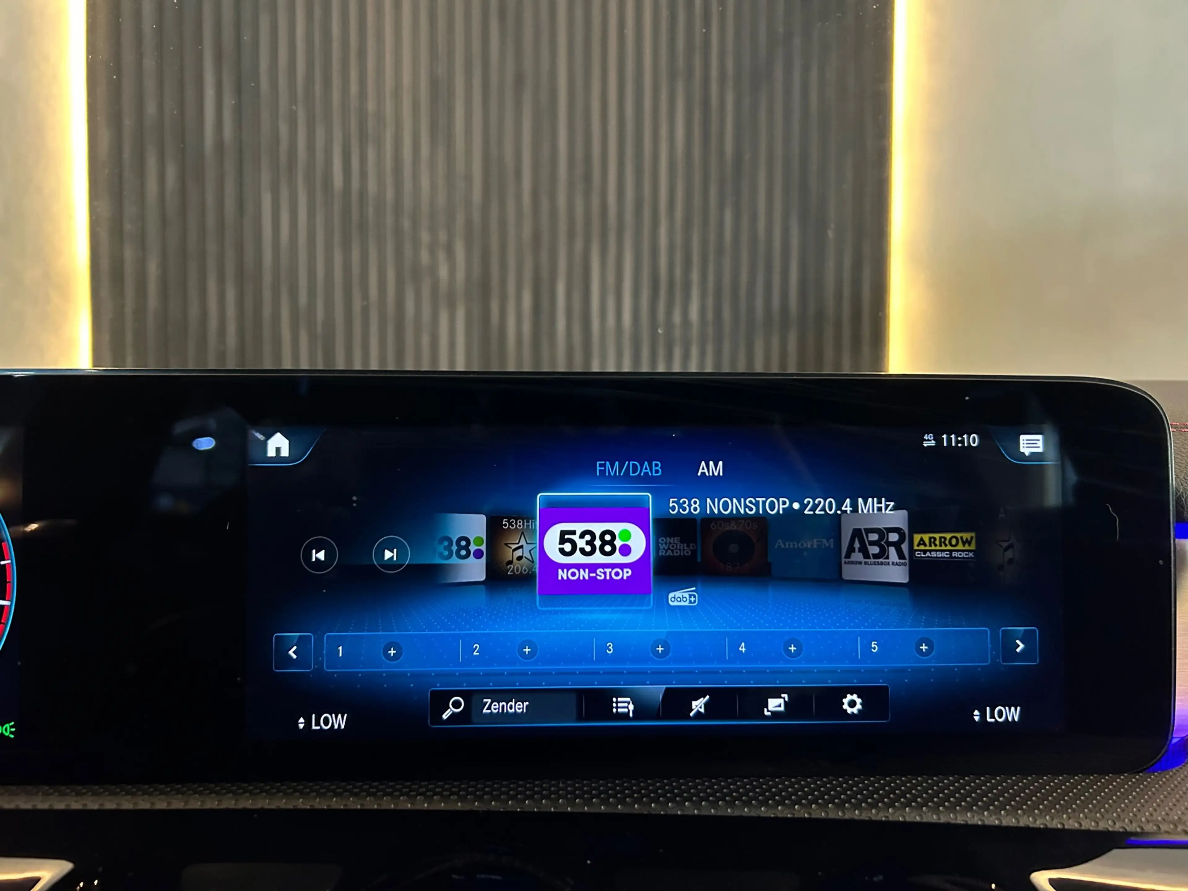 Mercedes-Benz CLA 180 AMG Line|PANO|CRUISE|AMBIENT|PARK SENS & CAM|STOEL — photo 24