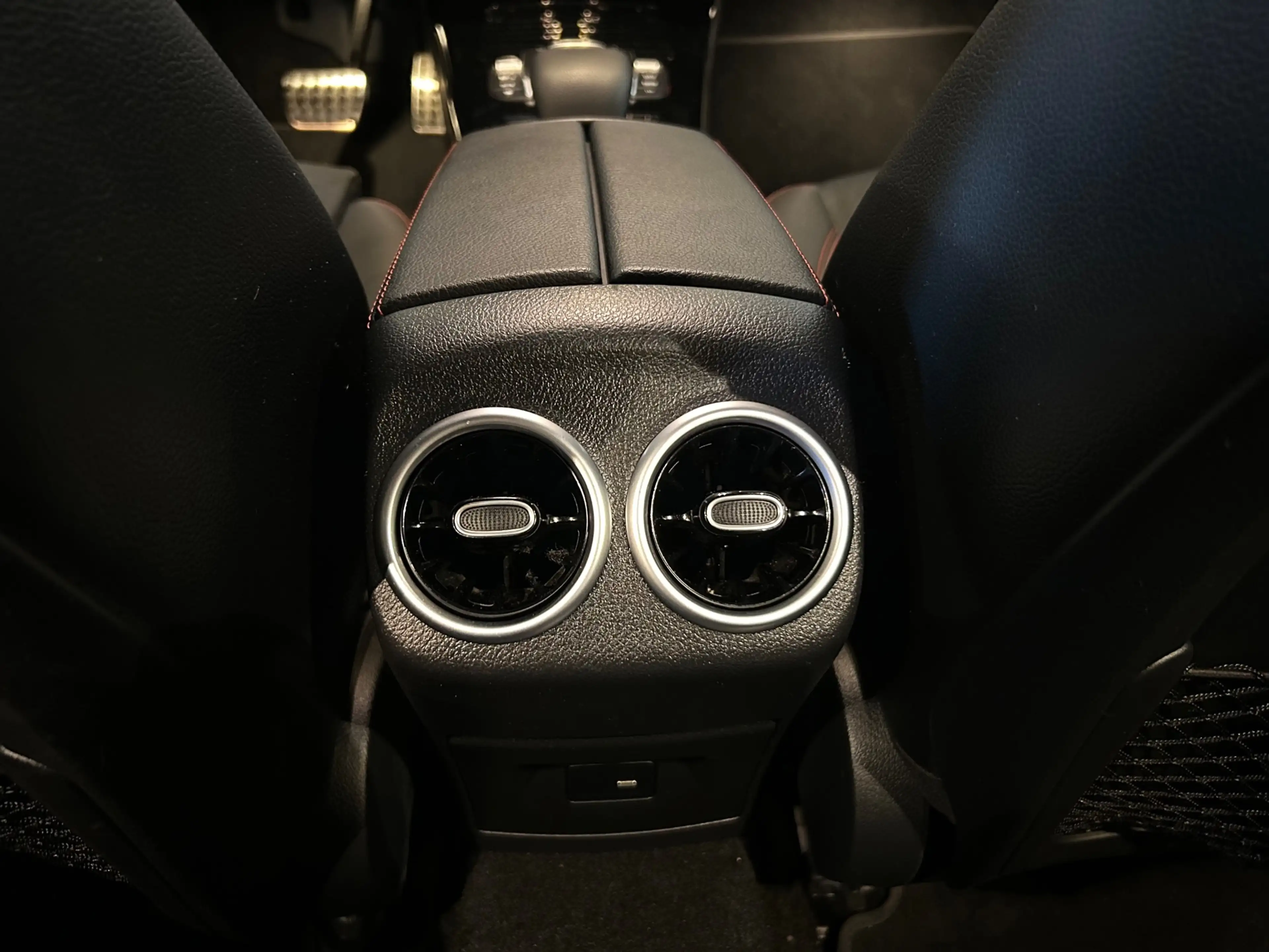 Mercedes-Benz CLA 180 AMG Line|PANO|CRUISE|AMBIENT|PARK SENS & CAM|STOEL — photo 40