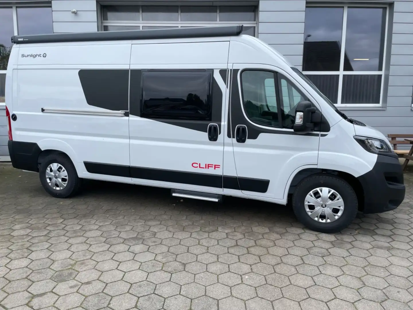 Sunlight Camper Van Cliff 600 Markise+Basic Paket Weiß - 2