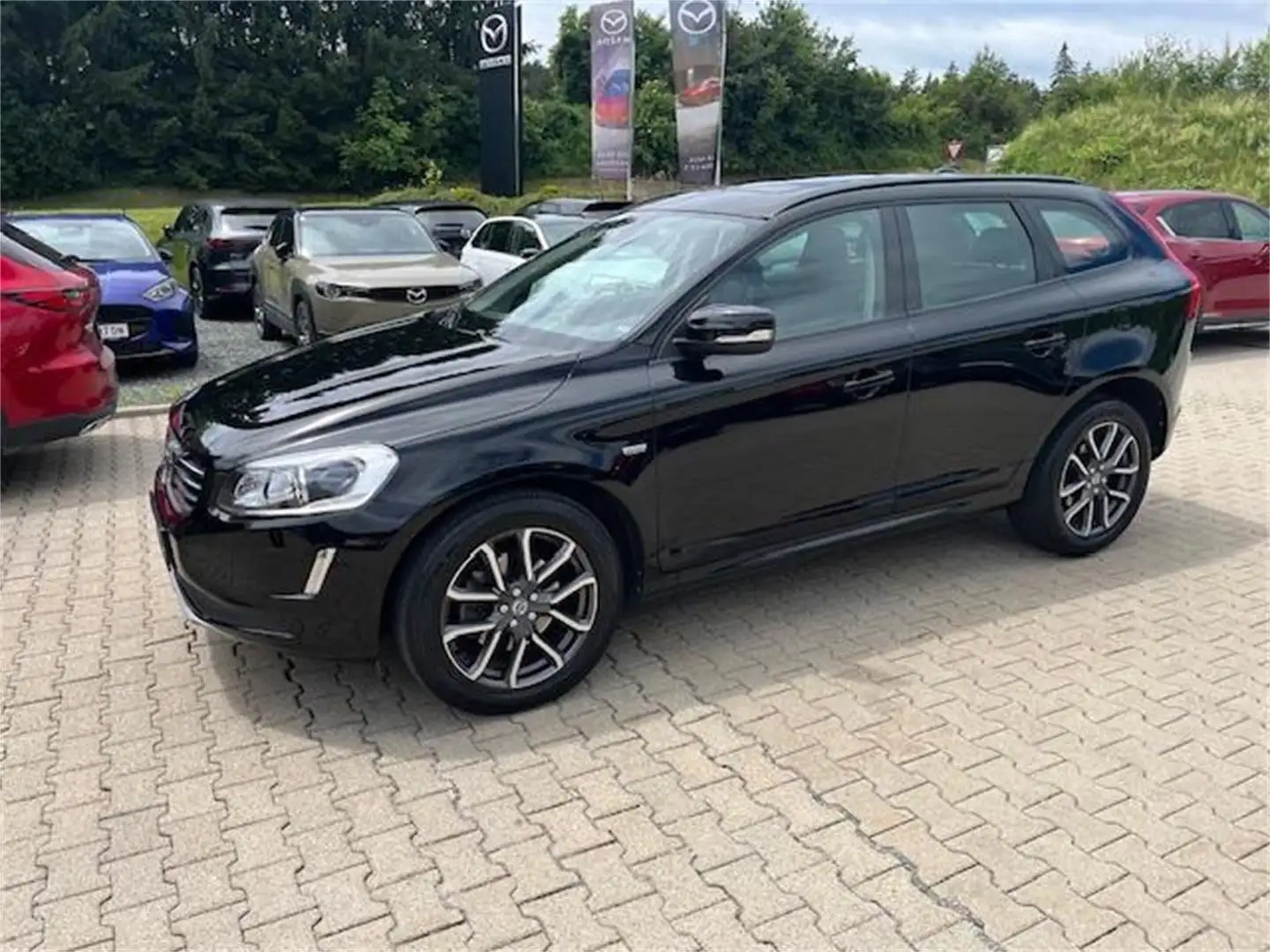 Volvo XC60 D4 Kinetic AWD Geartronic Marrakesch Edition Schwarz - 1
