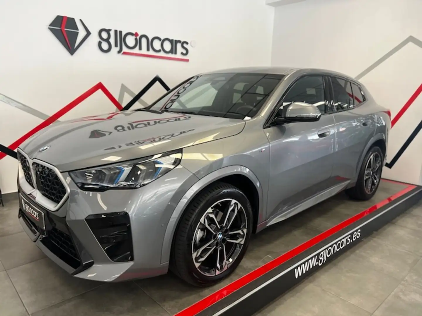 BMW X2 sDrive 18dA Gris - 1